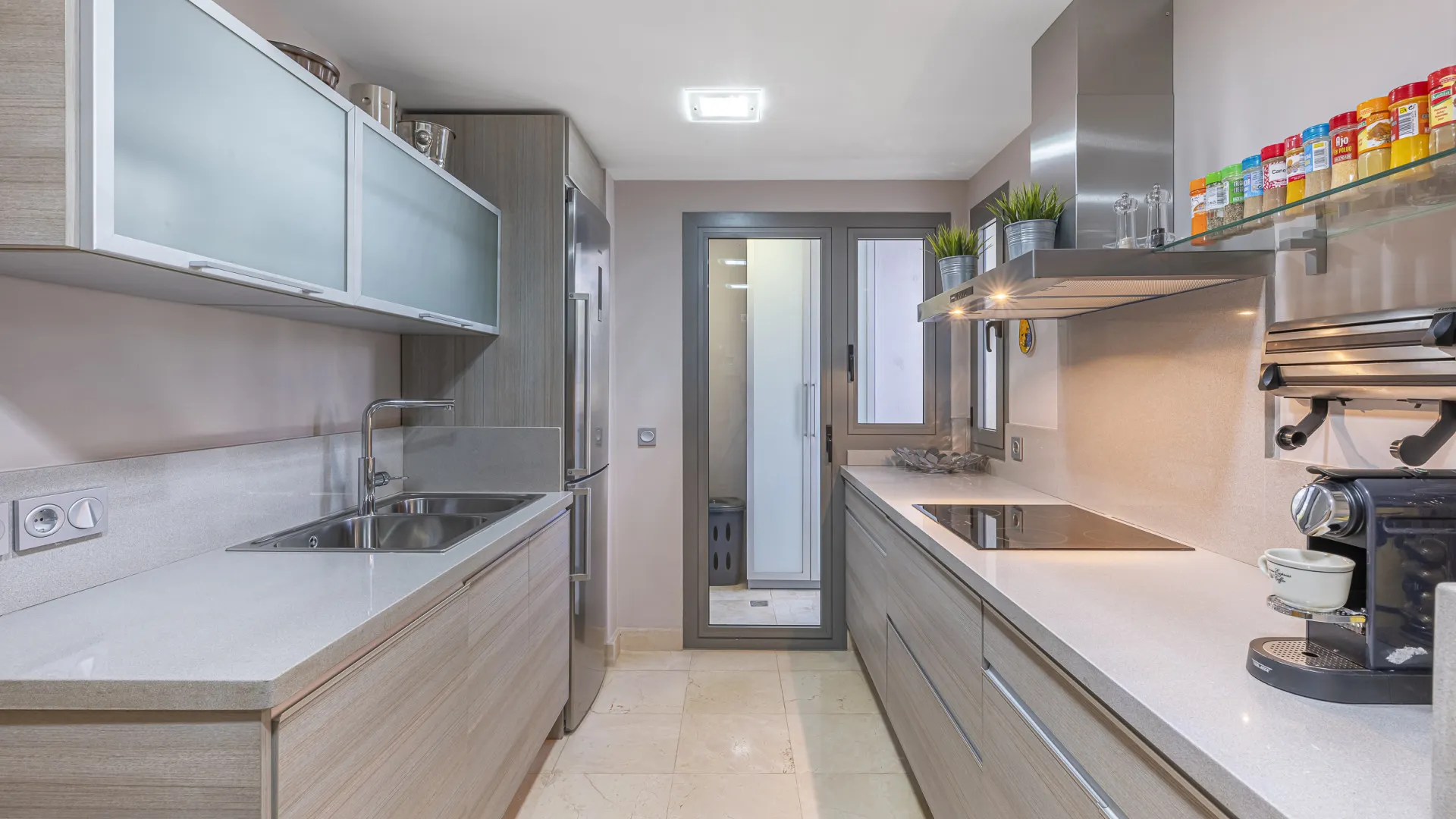 Penthouse with 2 bedrooms for sale in Benahavis