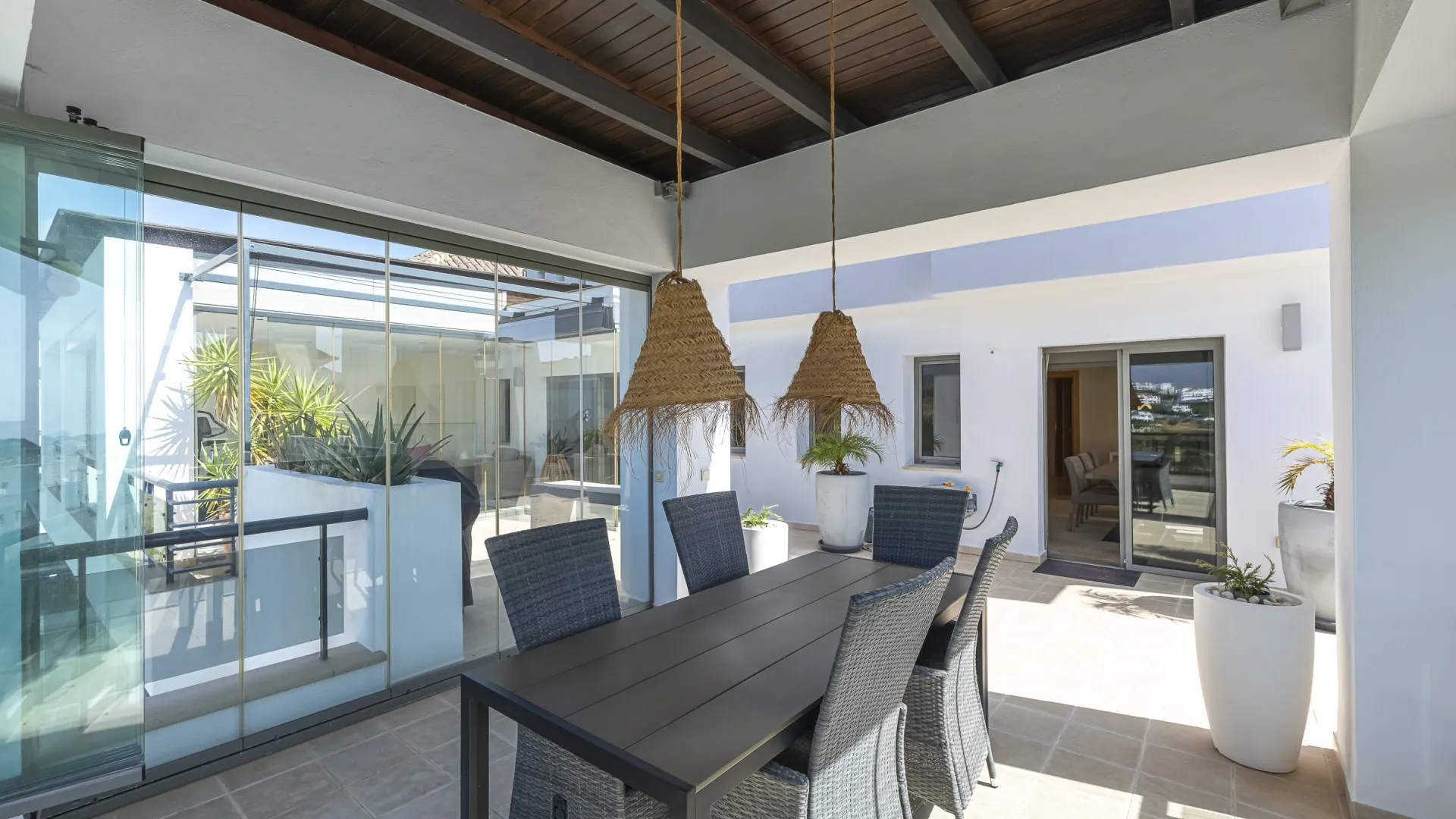 Penthouse with 2 bedrooms for sale in Benahavis