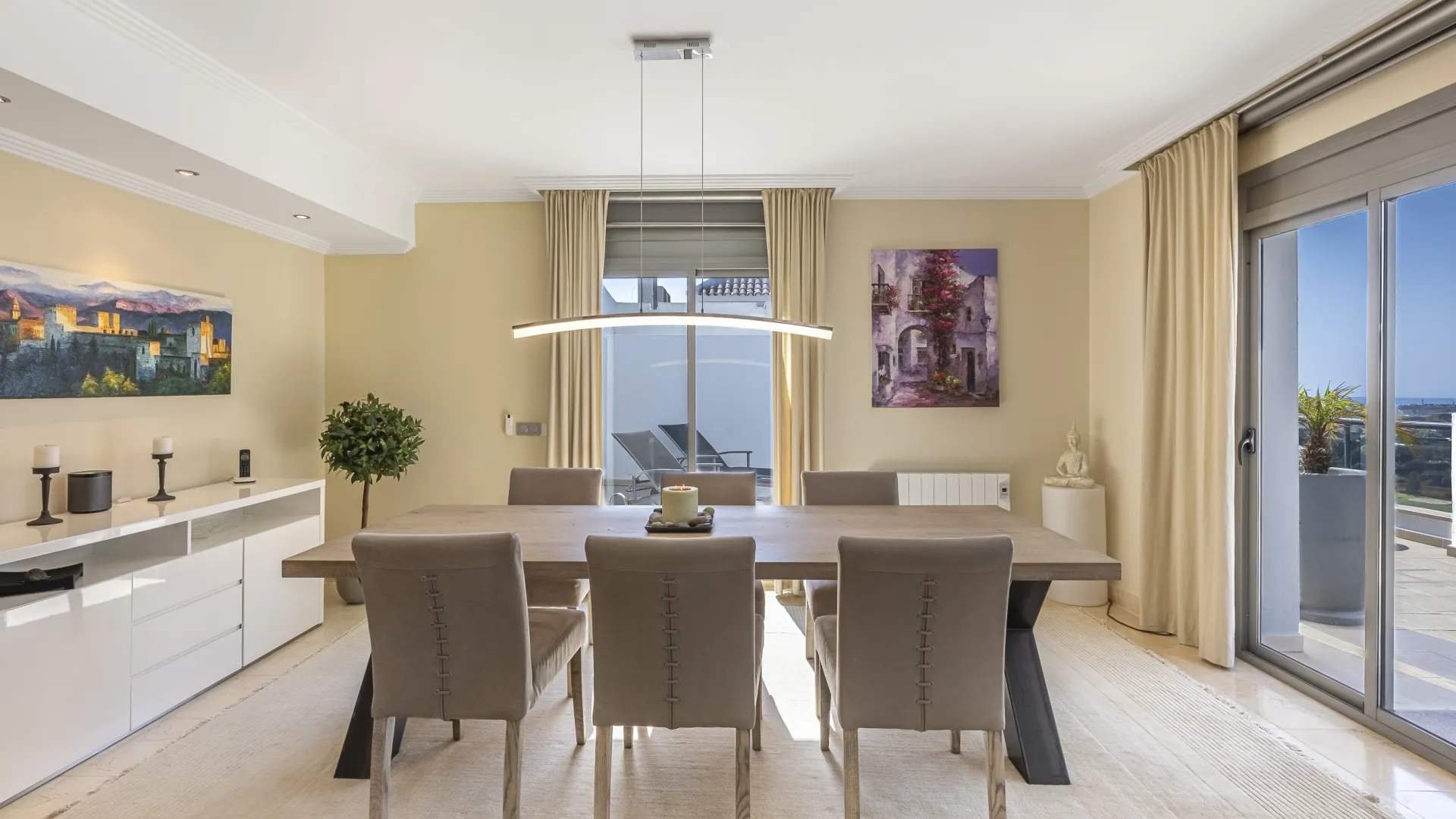 Penthouse with 2 bedrooms for sale in Benahavis