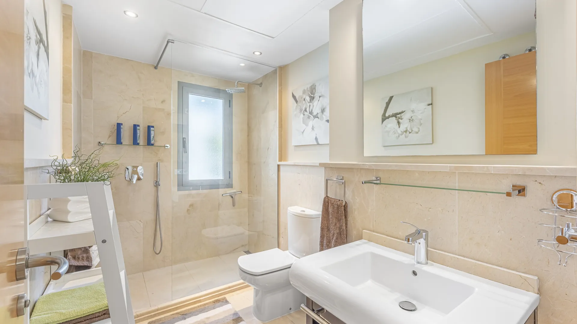 Penthouse with 2 bedrooms for sale in Benahavis