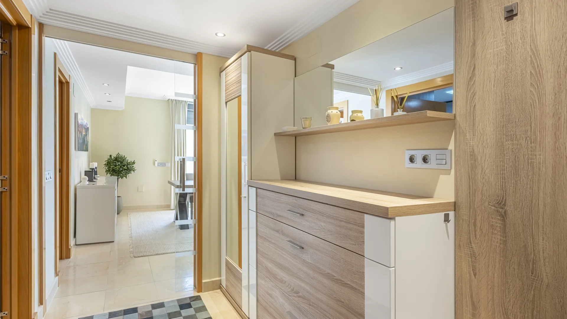 Penthouse with 2 bedrooms for sale in Benahavis