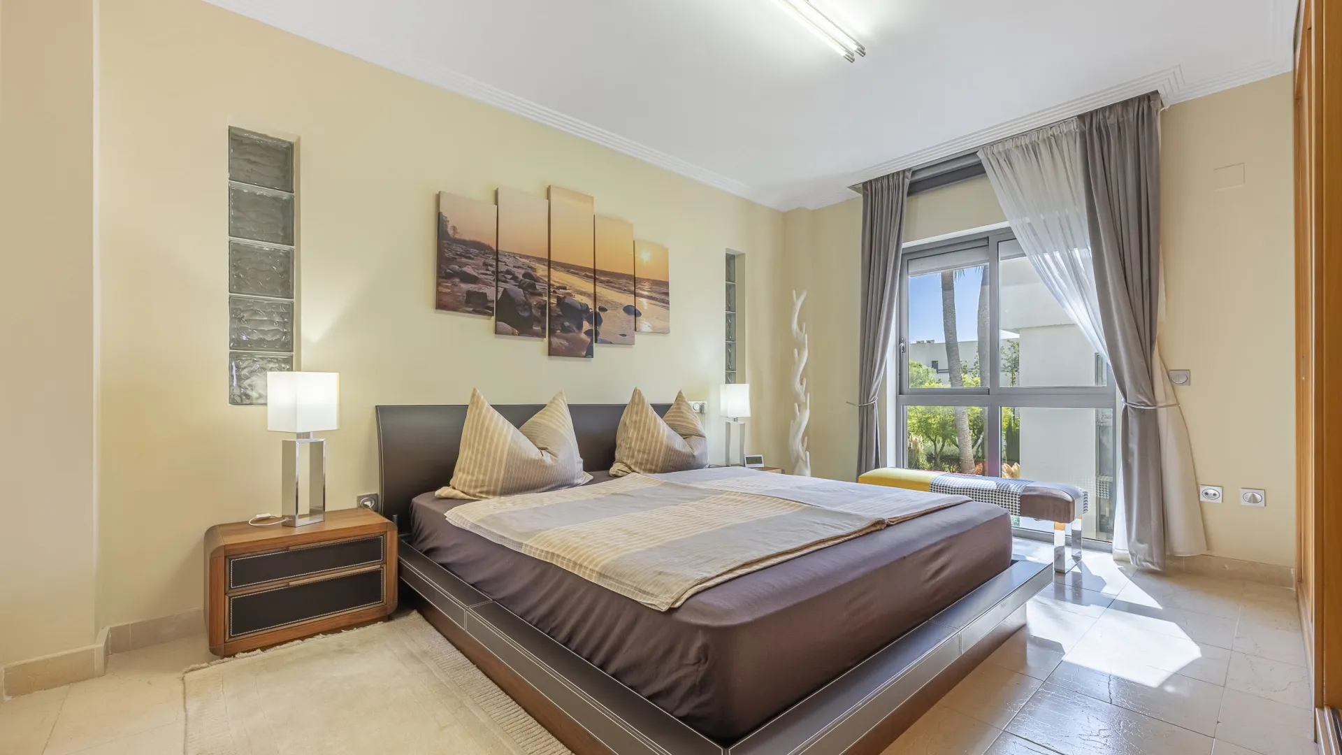 Penthouse with 2 bedrooms for sale in Benahavis