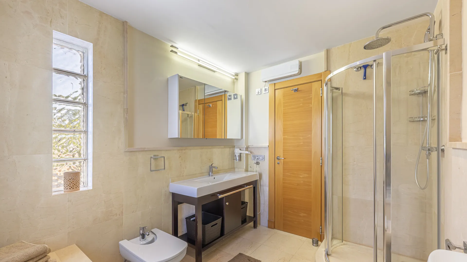 Penthouse with 2 bedrooms for sale in Benahavis