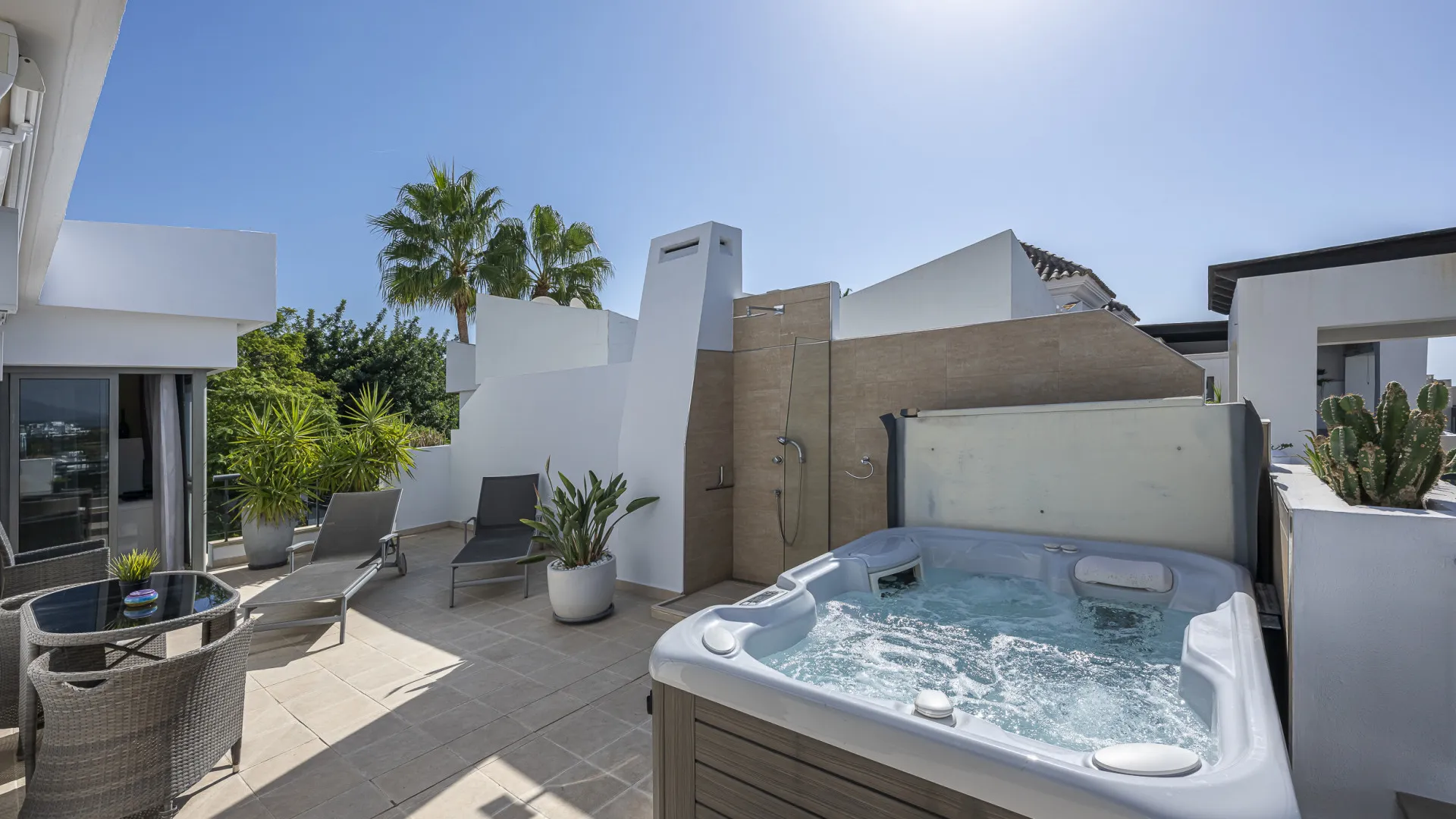 Penthouse with 2 bedrooms for sale in Benahavis