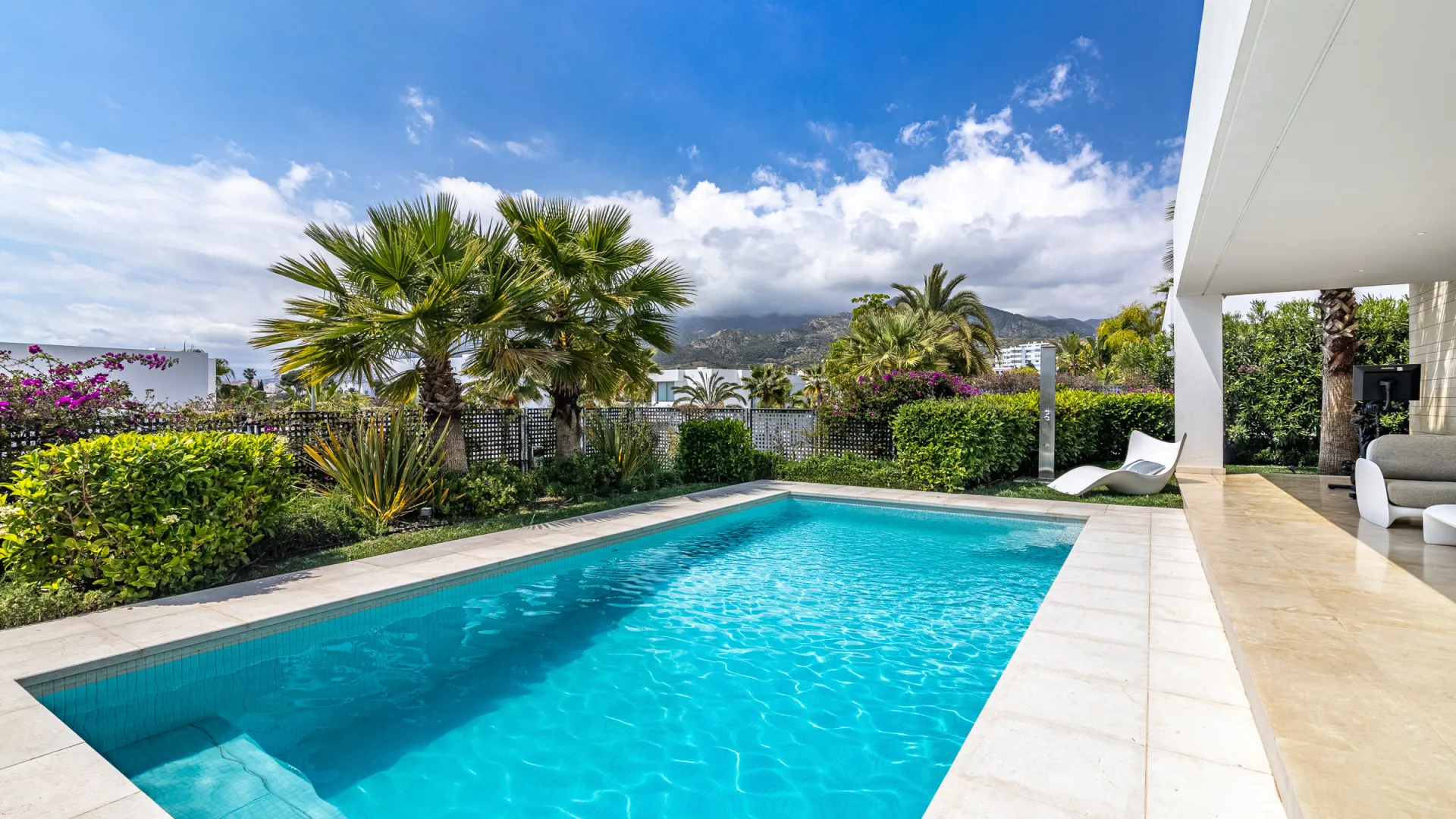 Buy villa in Rio Real