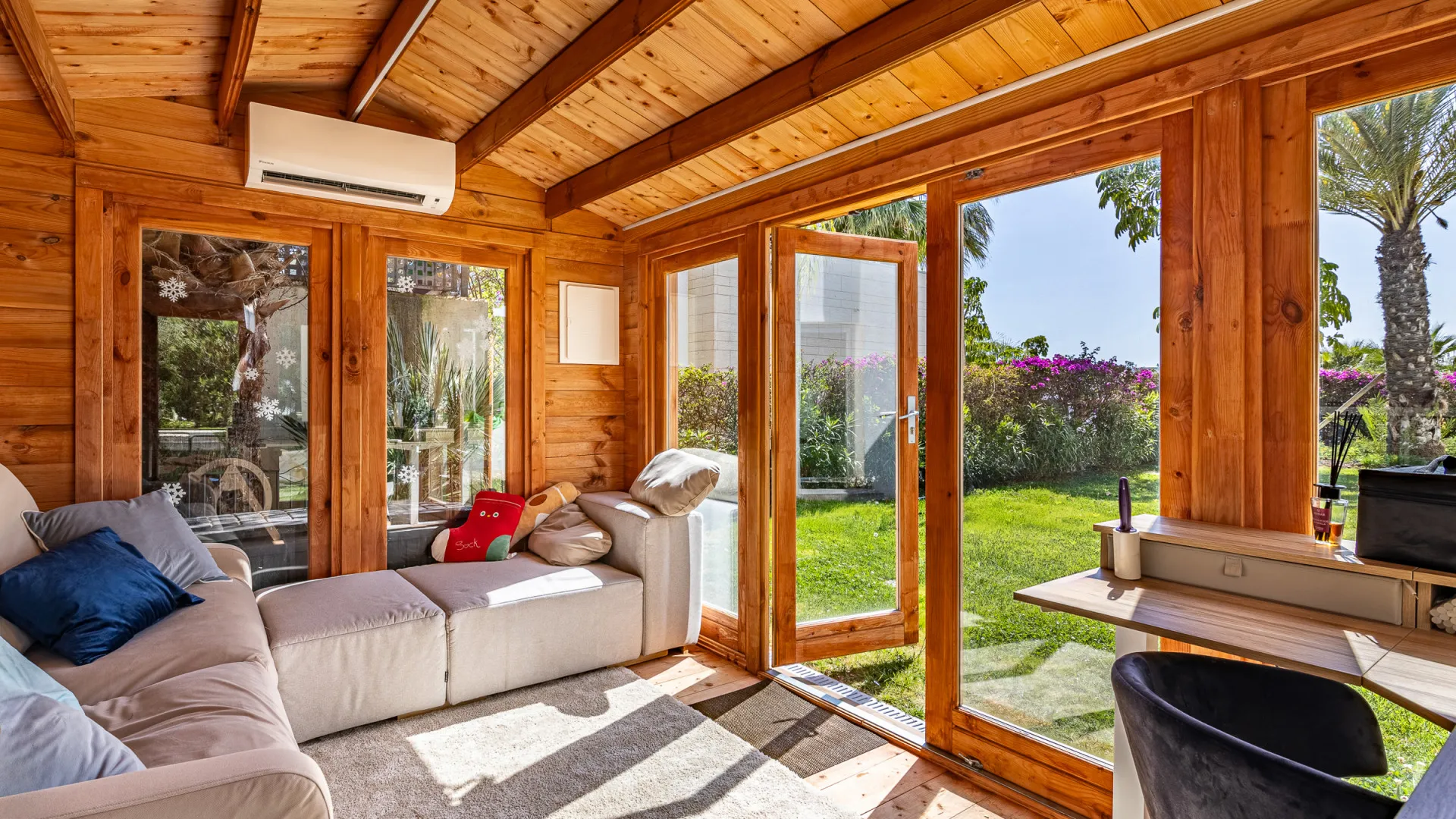 Buy villa in Rio Real