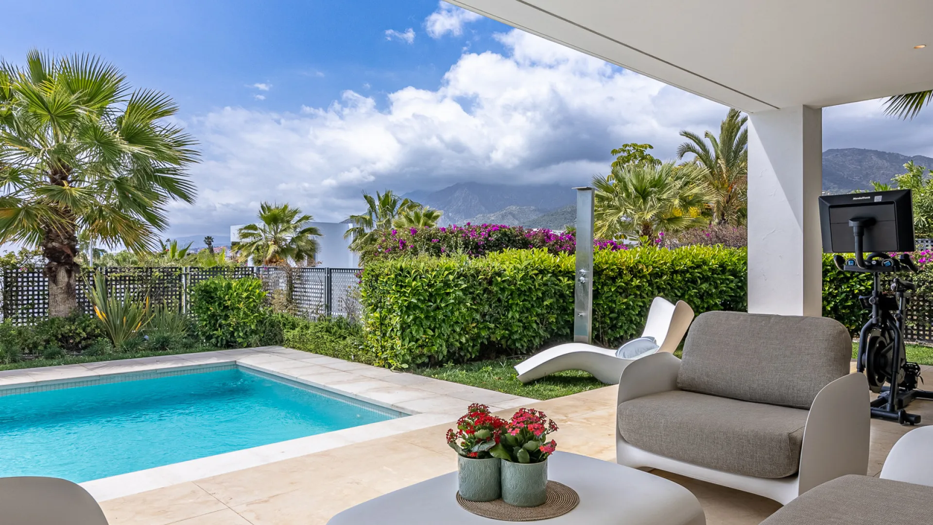 Buy villa in Rio Real