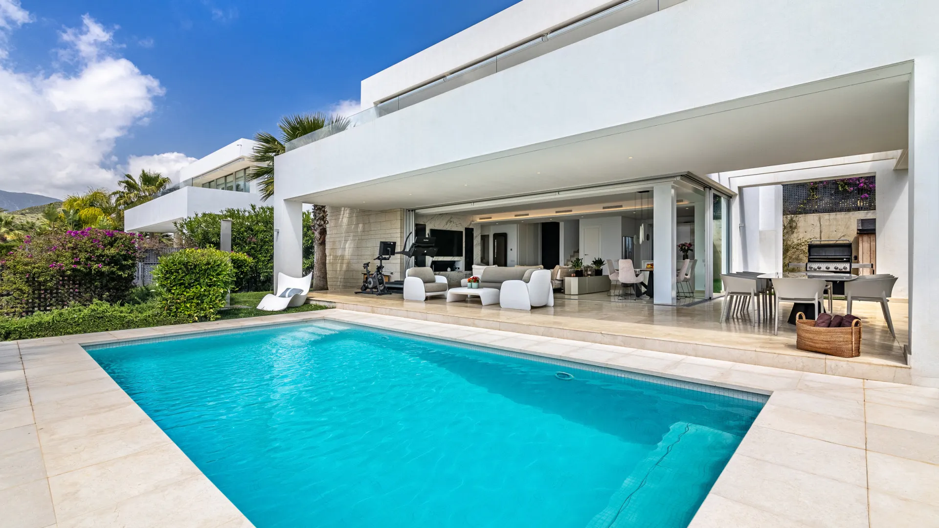 Buy villa in Rio Real