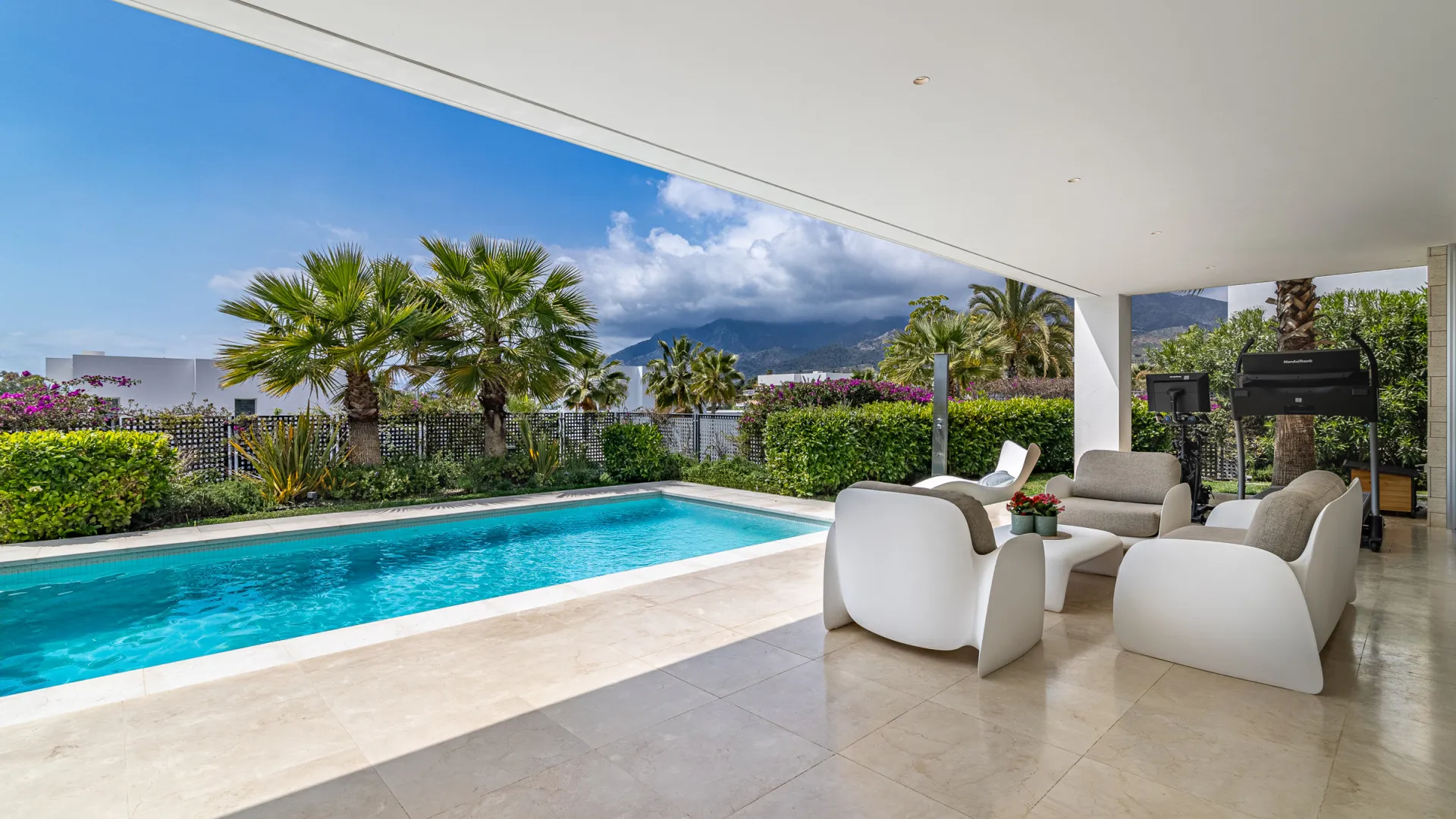 Buy villa in Rio Real