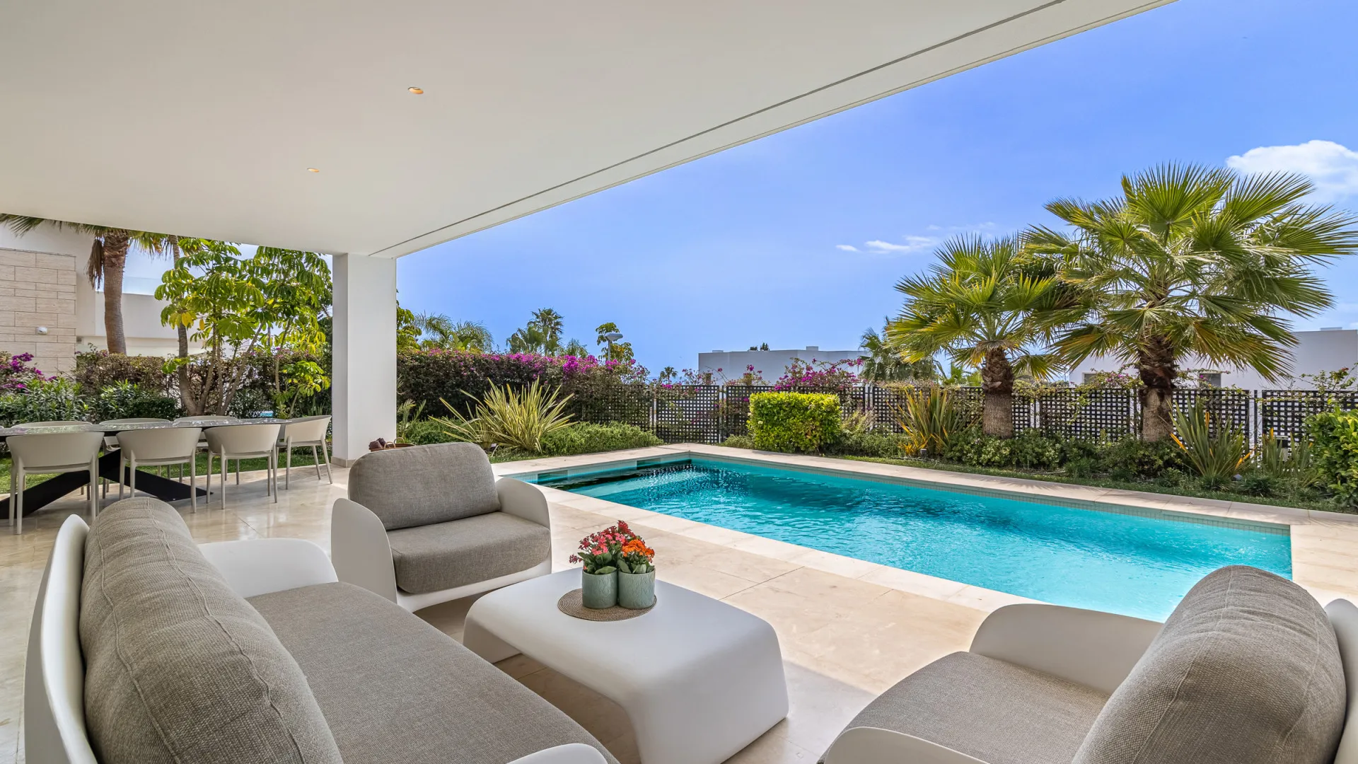 Buy villa in Rio Real