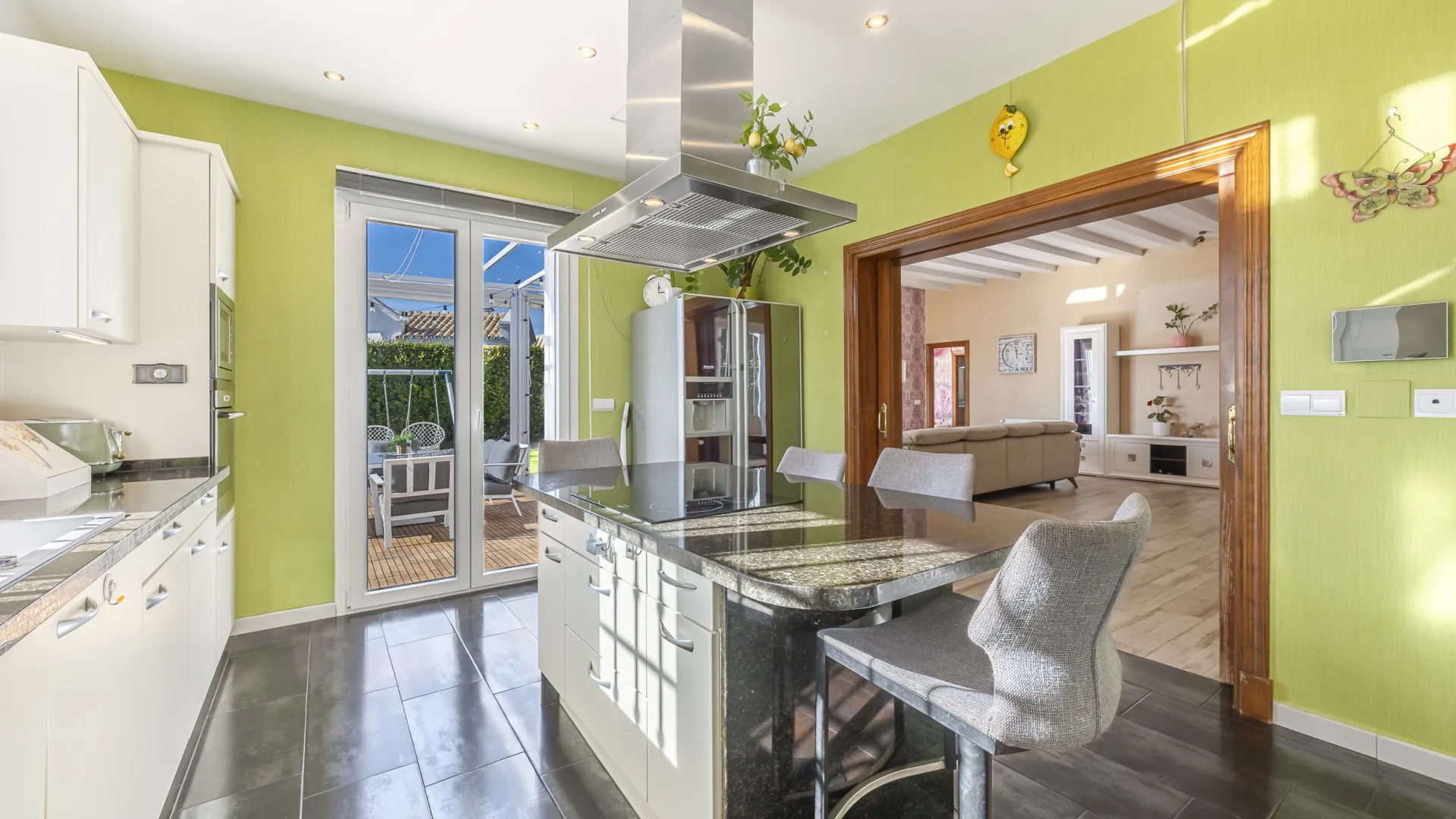 4 bedrooms villa for sale in Carretera de Istan