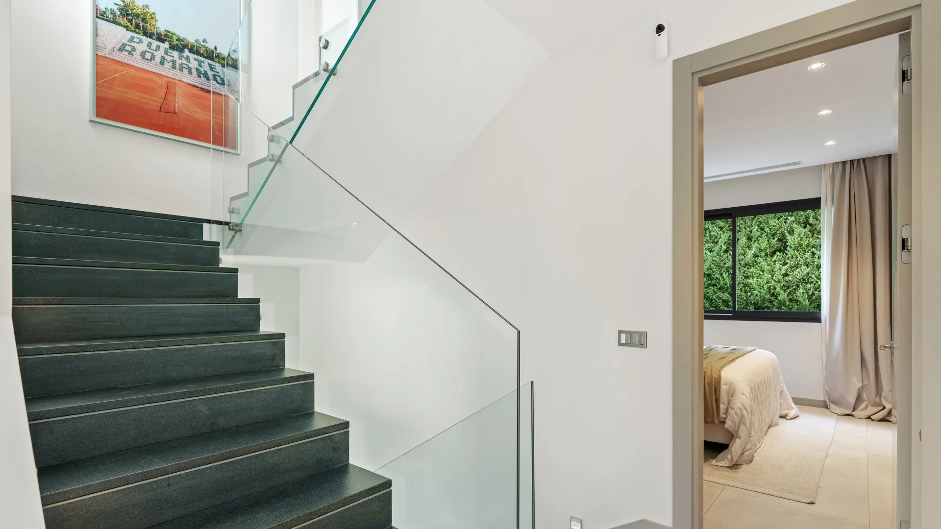 For sale villa with 5 bedrooms in Nueva Andalucia