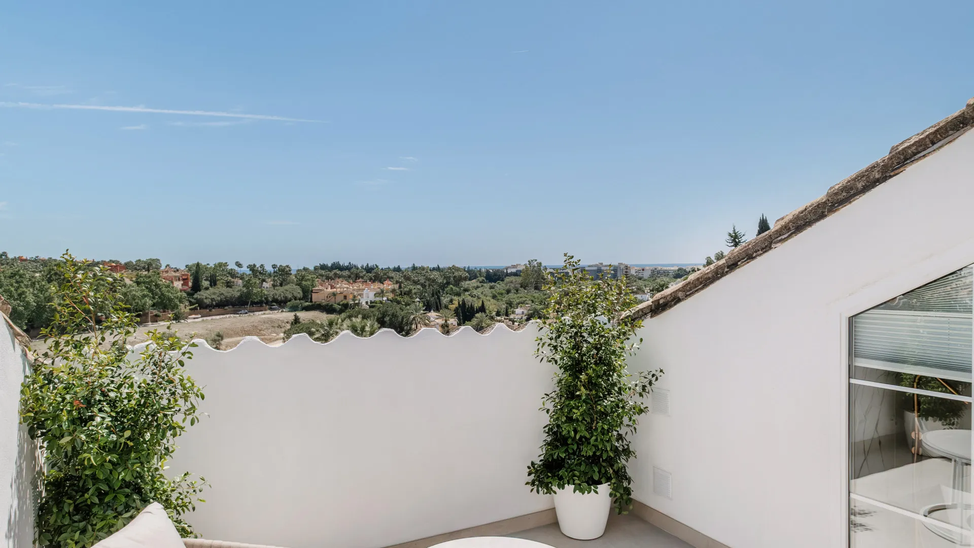 Atico duplex con 5 dormitorios en venta en Las Lolas