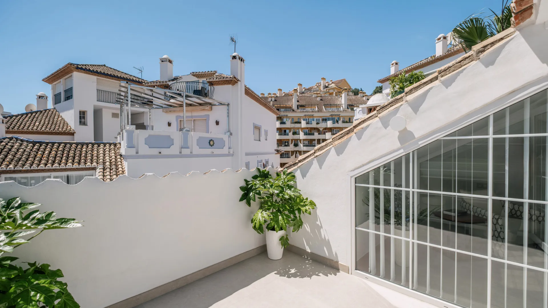 Atico duplex con 5 dormitorios en venta en Las Lolas