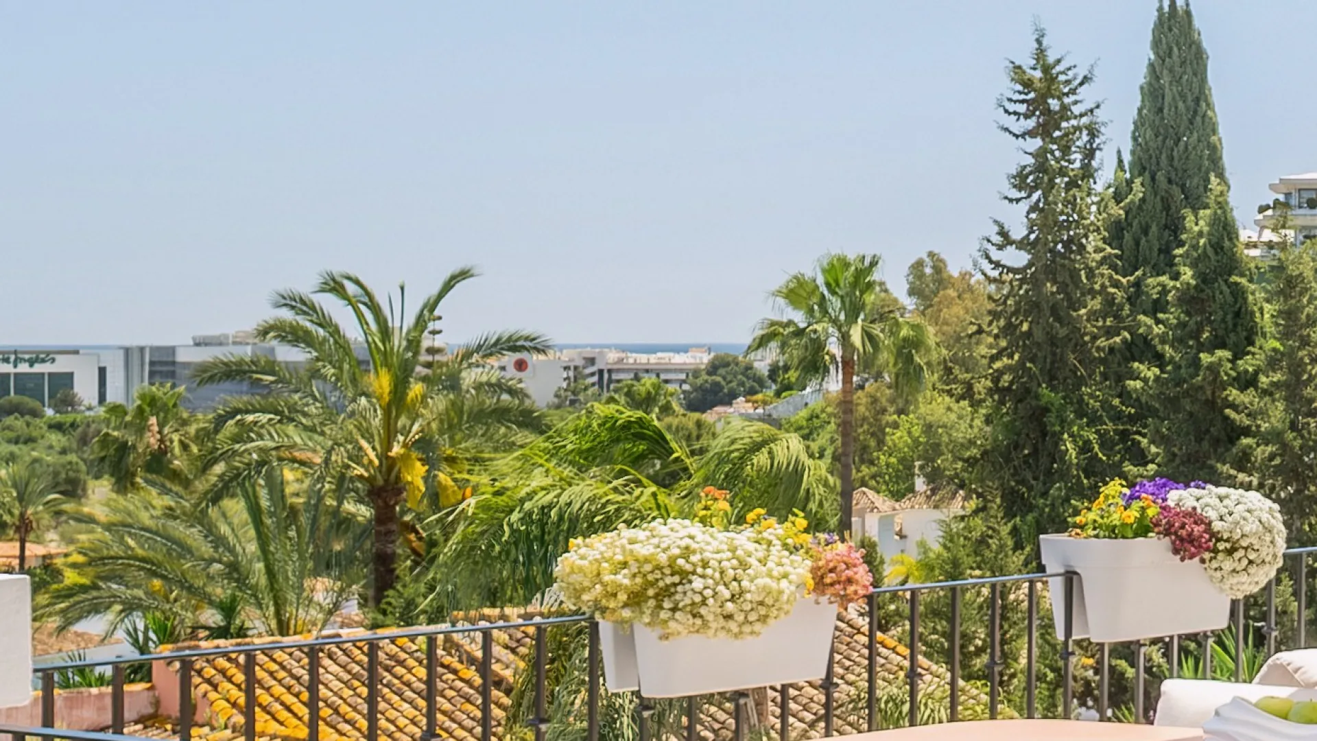 Atico duplex con 5 dormitorios en venta en Las Lolas