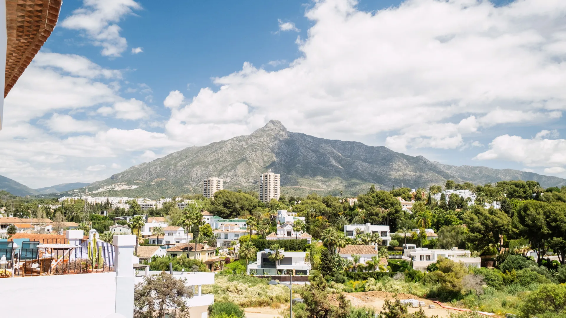 Atico duplex con 5 dormitorios en venta en Las Lolas