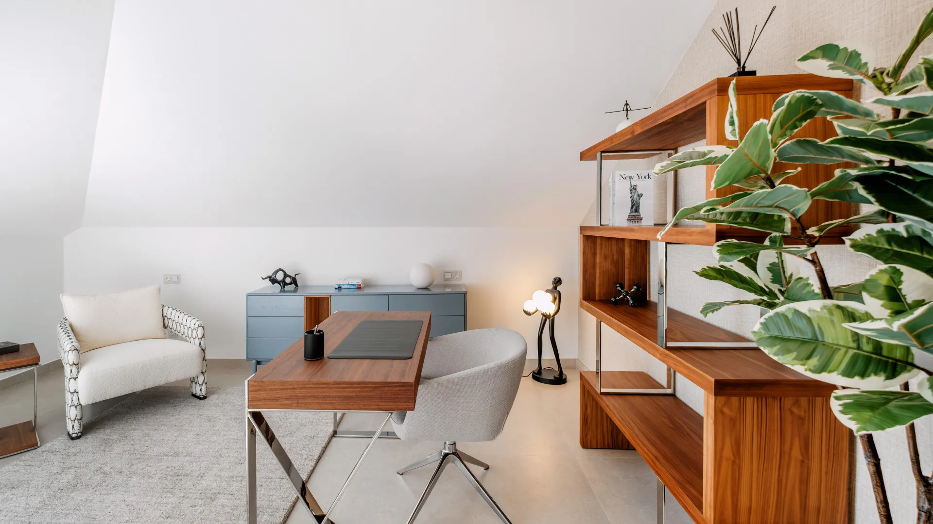 Atico duplex con 5 dormitorios en venta en Las Lolas