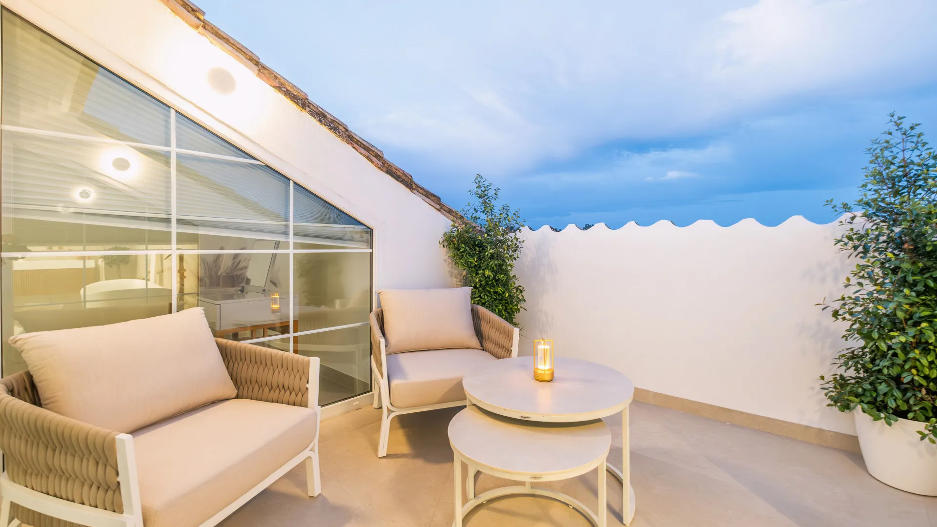 Atico duplex con 5 dormitorios en venta en Las Lolas