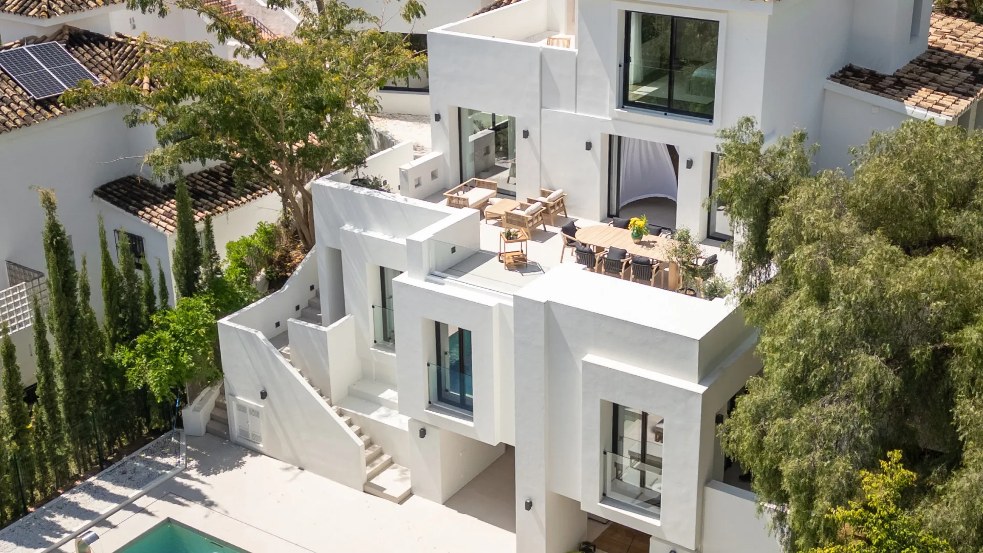 Nueva Andalucia 6 bedrooms villa for sale