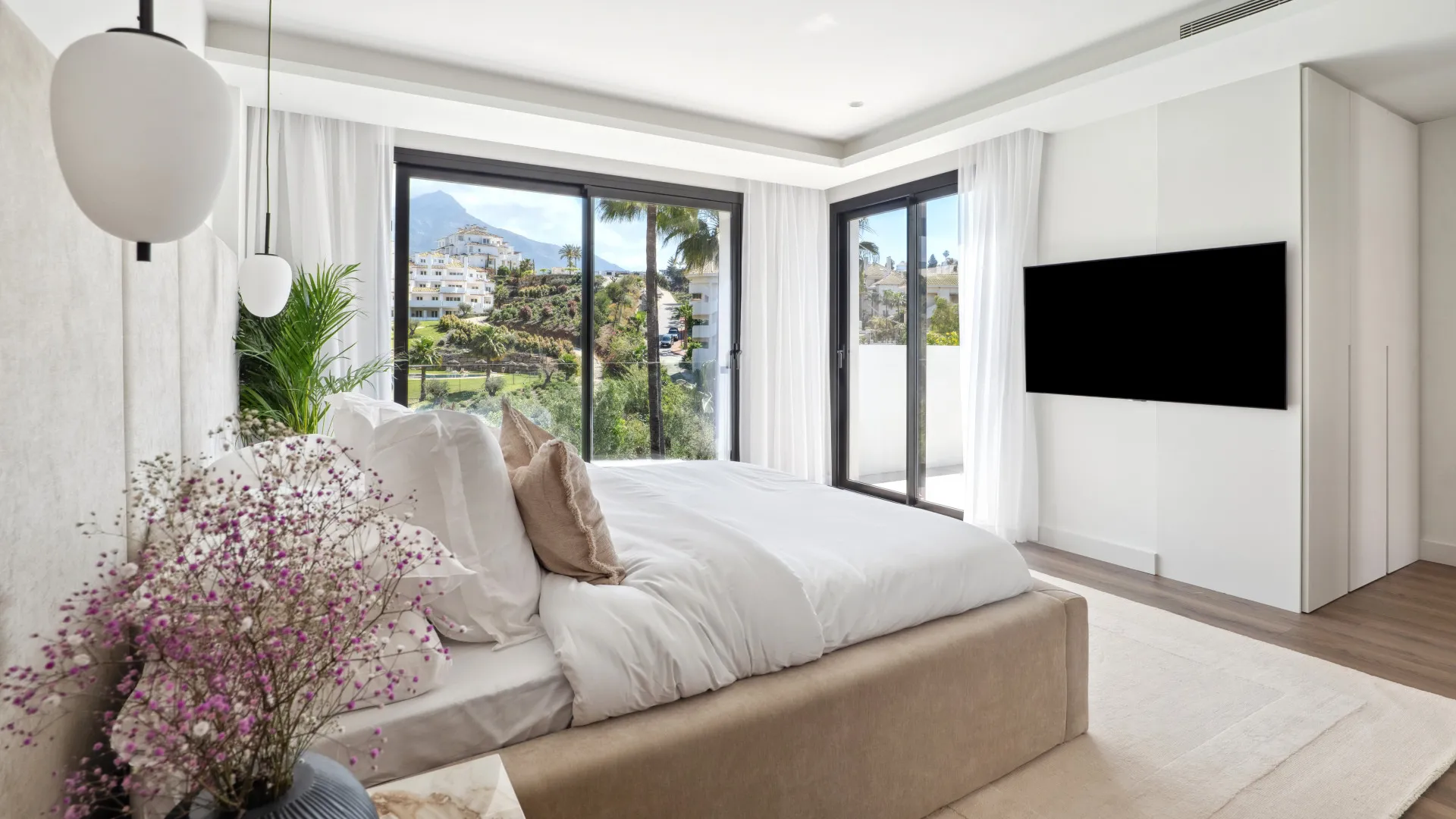 Nueva Andalucia 6 bedrooms villa for sale