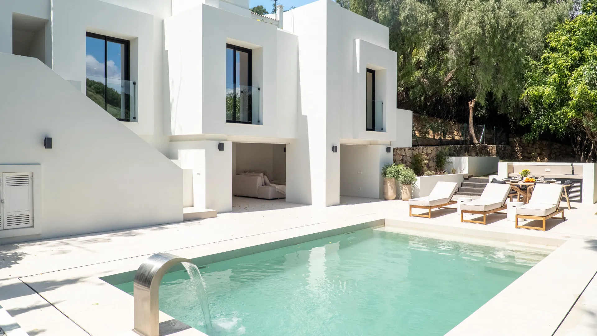 Nueva Andalucia 6 bedrooms villa for sale