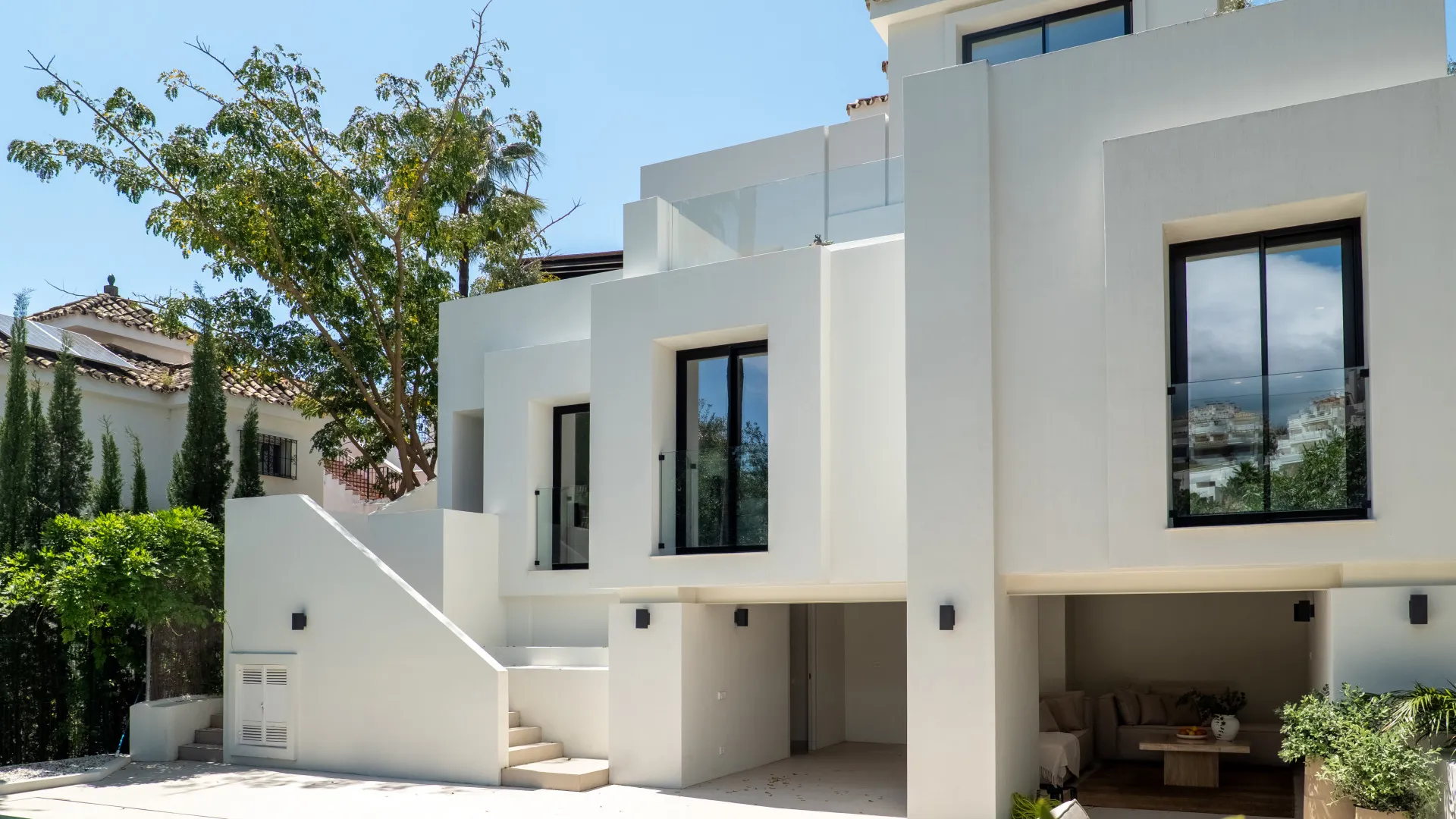 Nueva Andalucia 6 bedrooms villa for sale