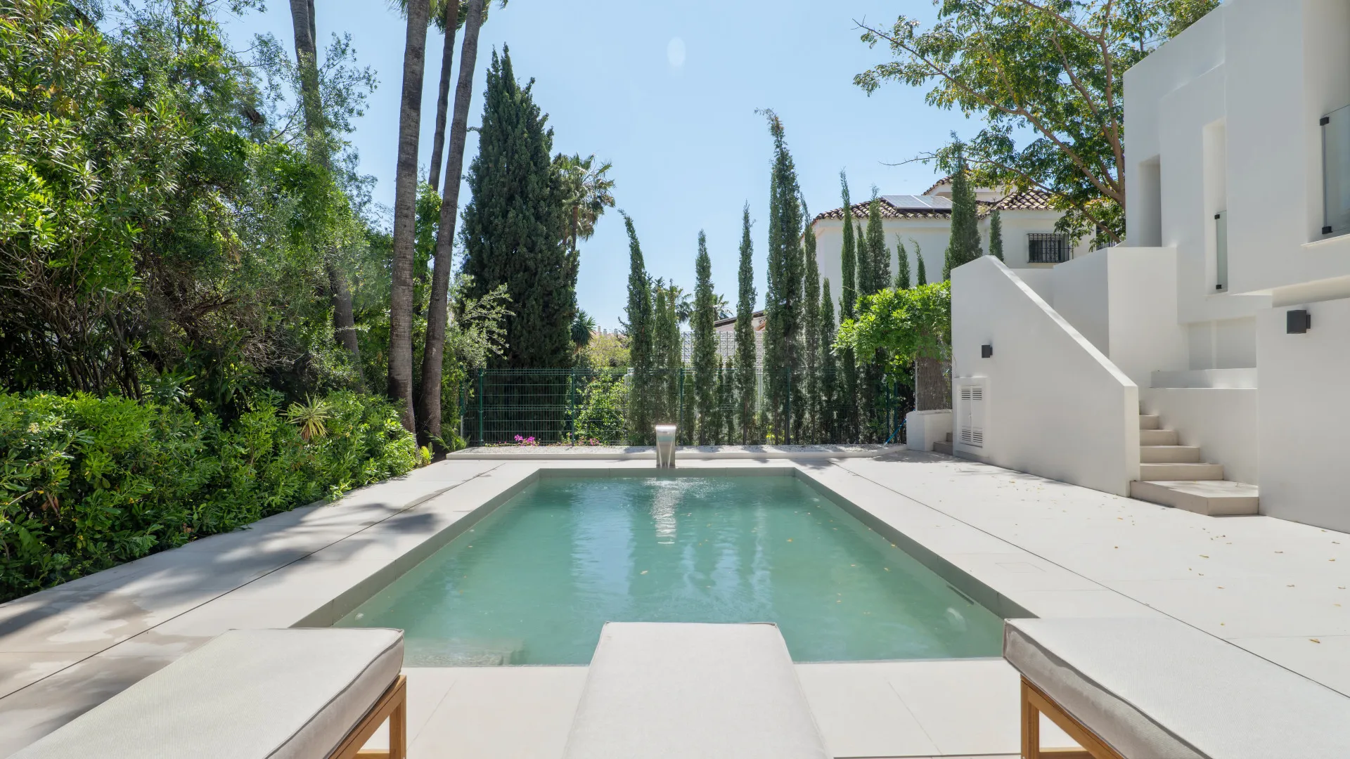 Nueva Andalucia 6 bedrooms villa for sale