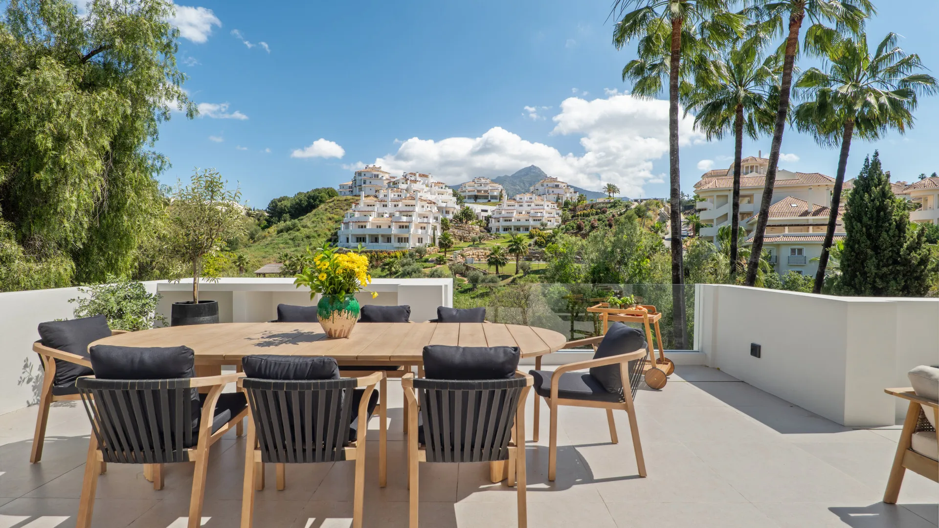 Nueva Andalucia 6 bedrooms villa for sale