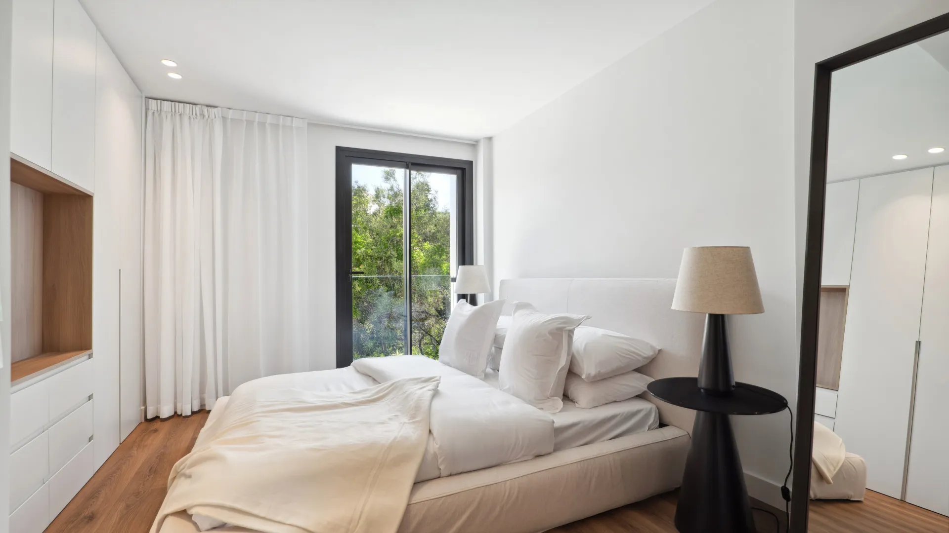 Nueva Andalucia 6 bedrooms villa for sale