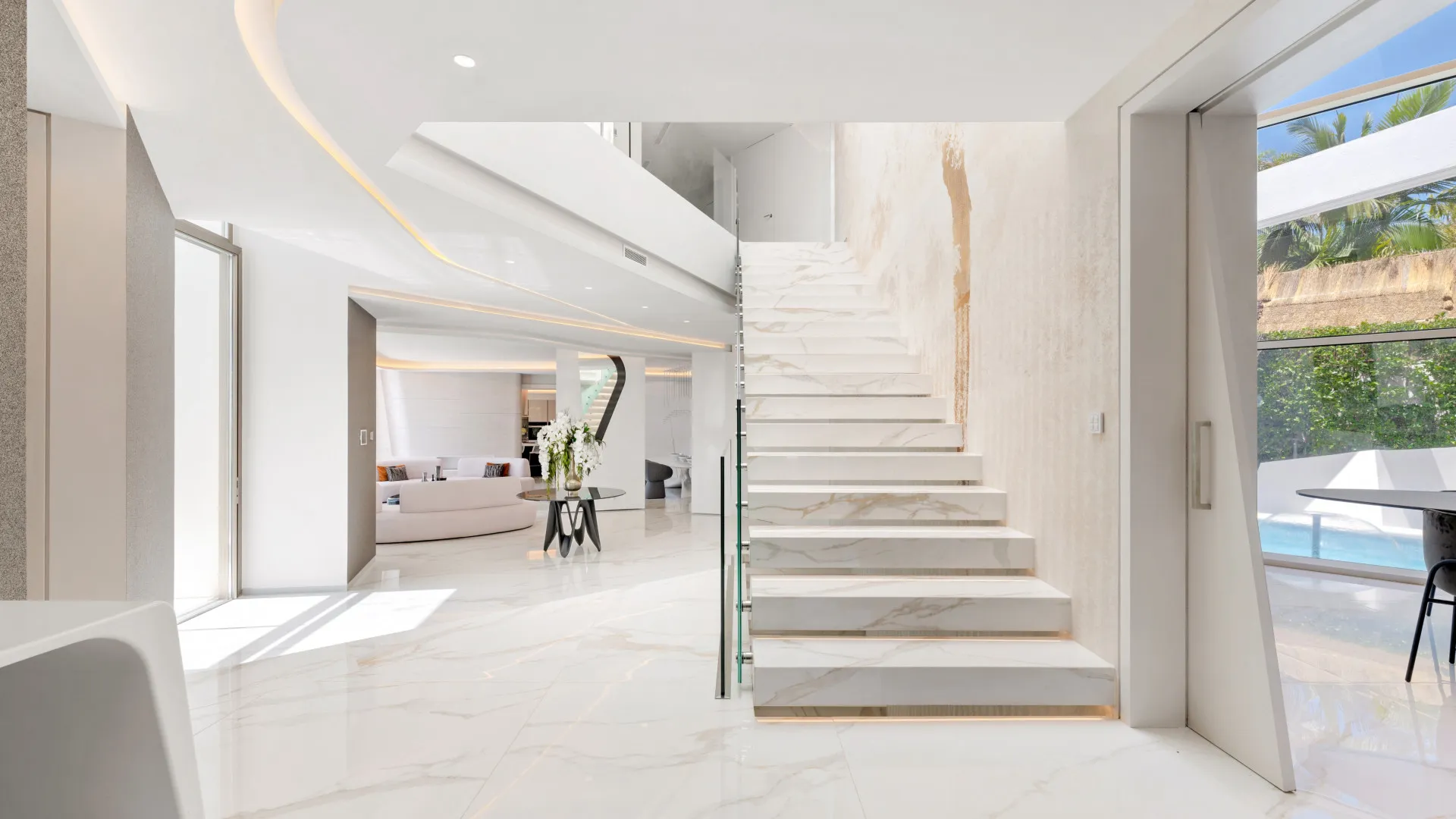 6 bedrooms villa in Los Monteros Playa for sale