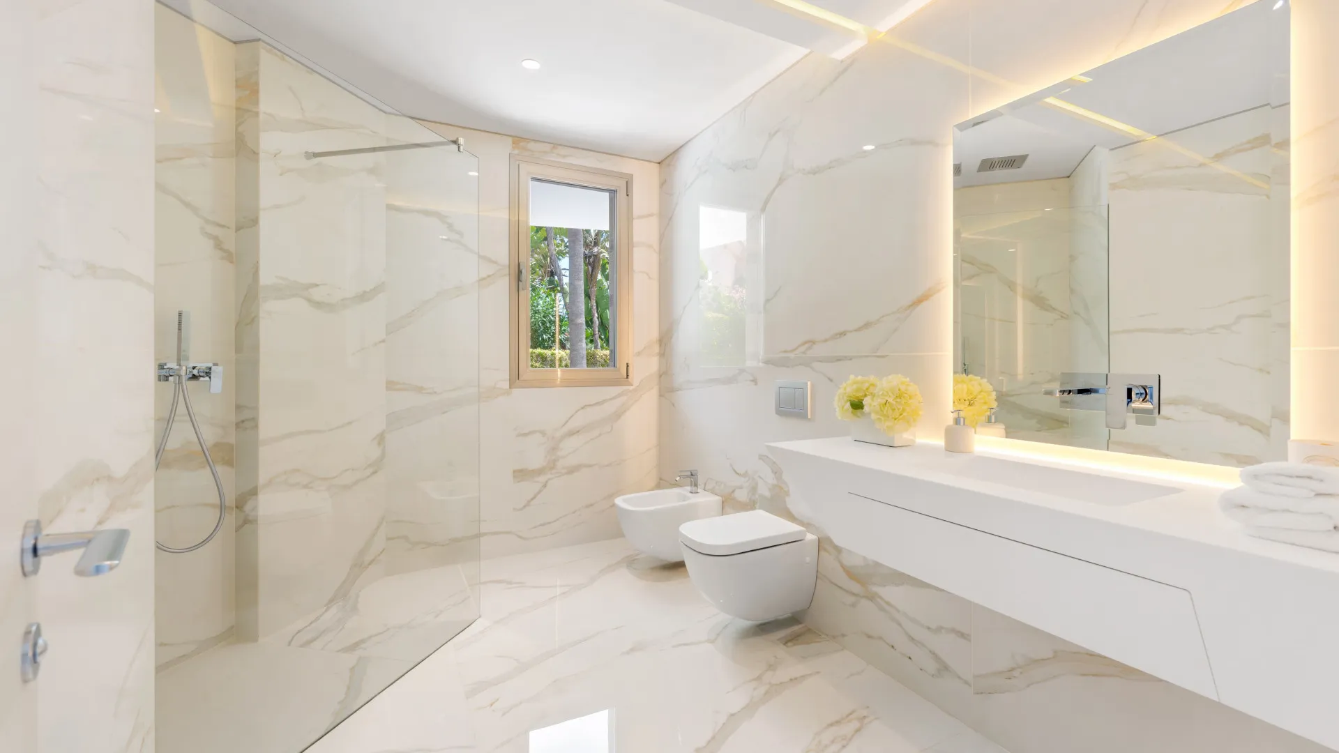 6 bedrooms villa in Los Monteros Playa for sale