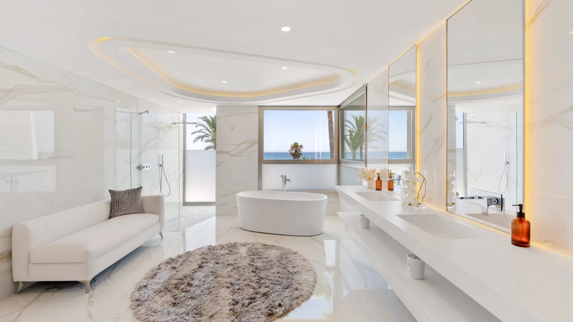 6 bedrooms villa in Los Monteros Playa for sale