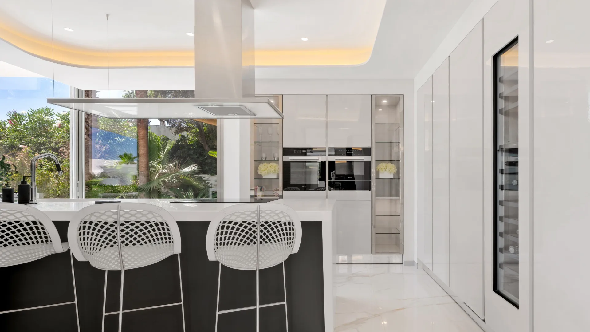 6 bedrooms villa in Los Monteros Playa for sale