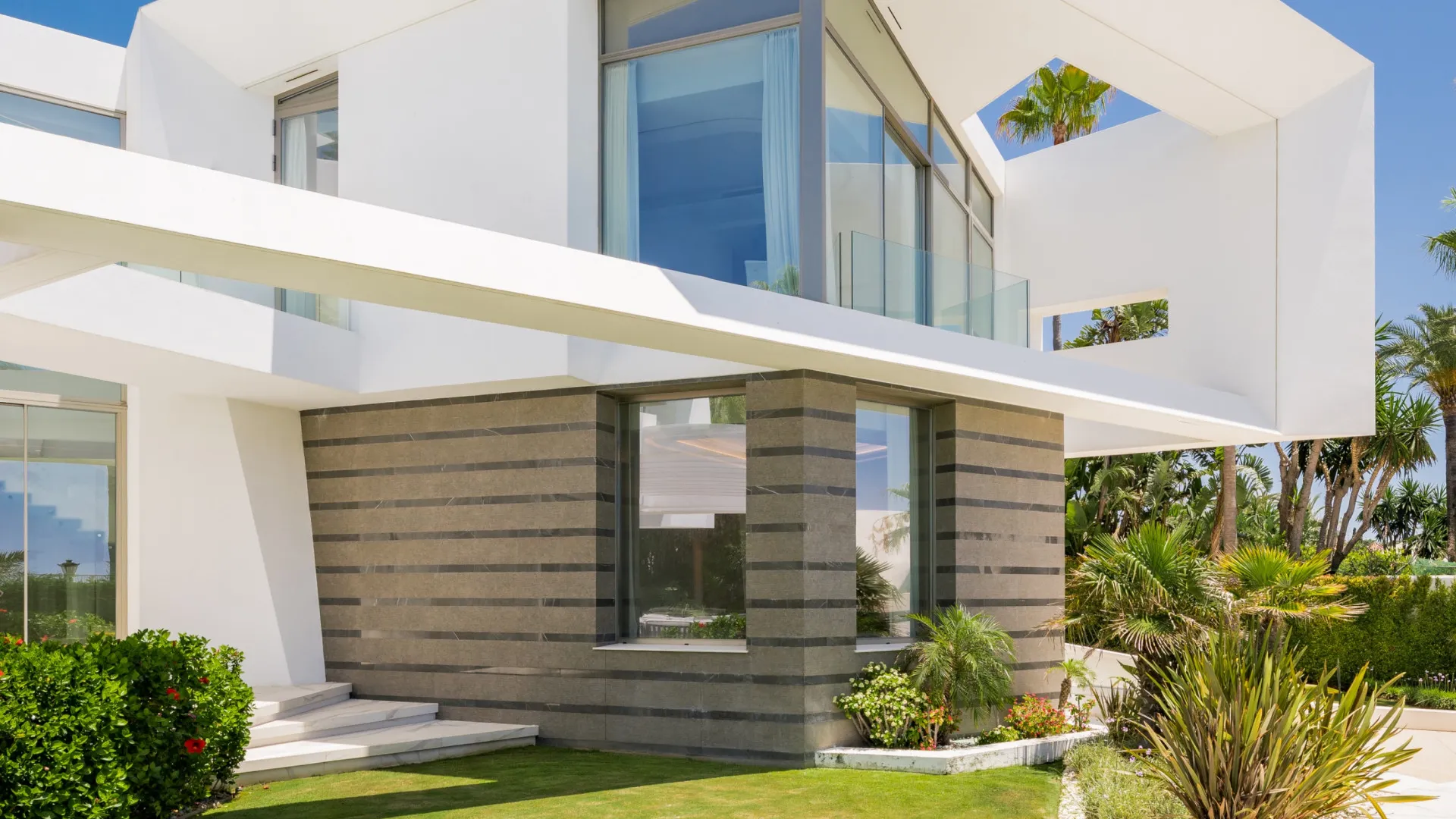 6 bedrooms villa in Los Monteros Playa for sale