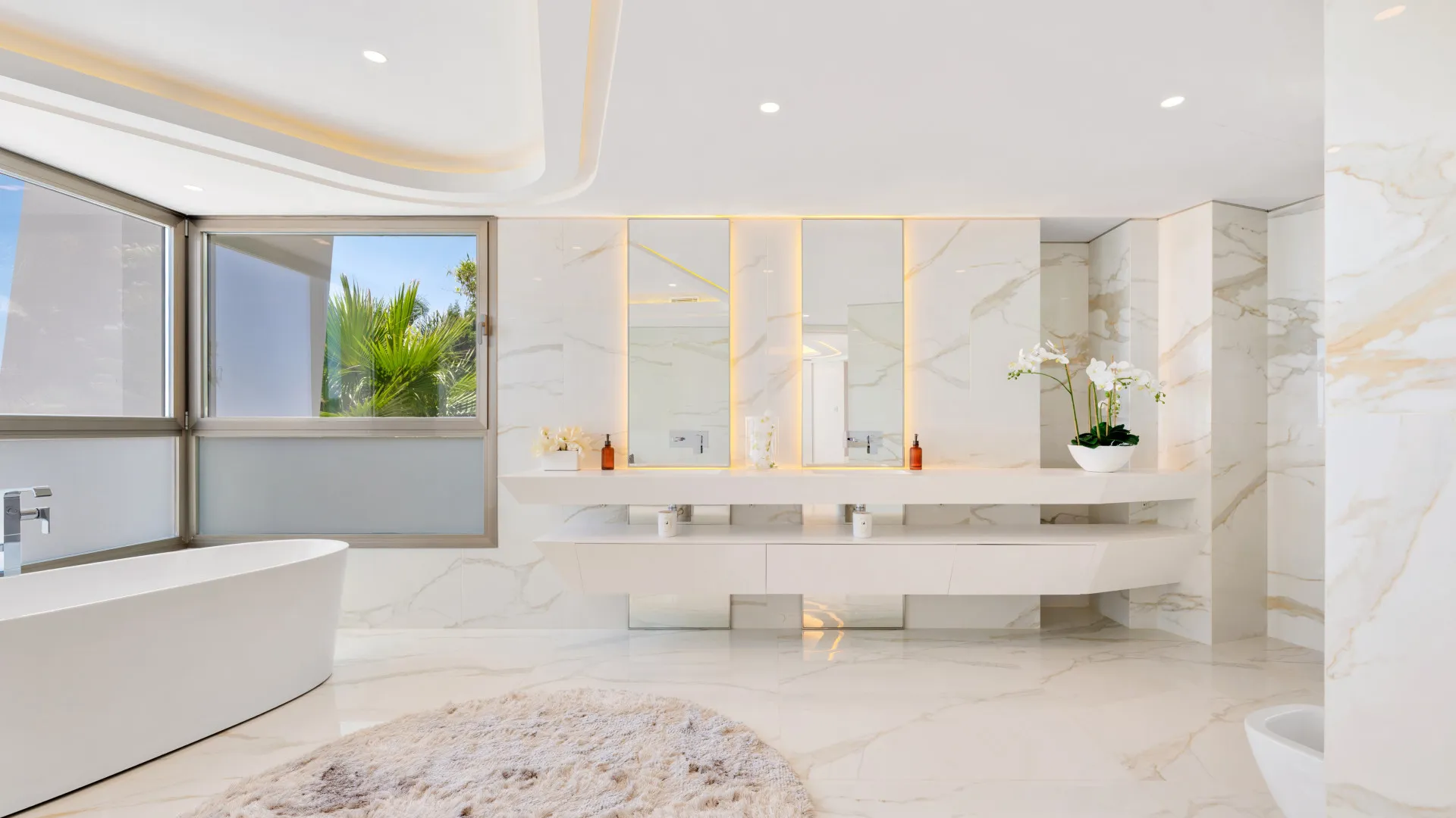 6 bedrooms villa in Los Monteros Playa for sale