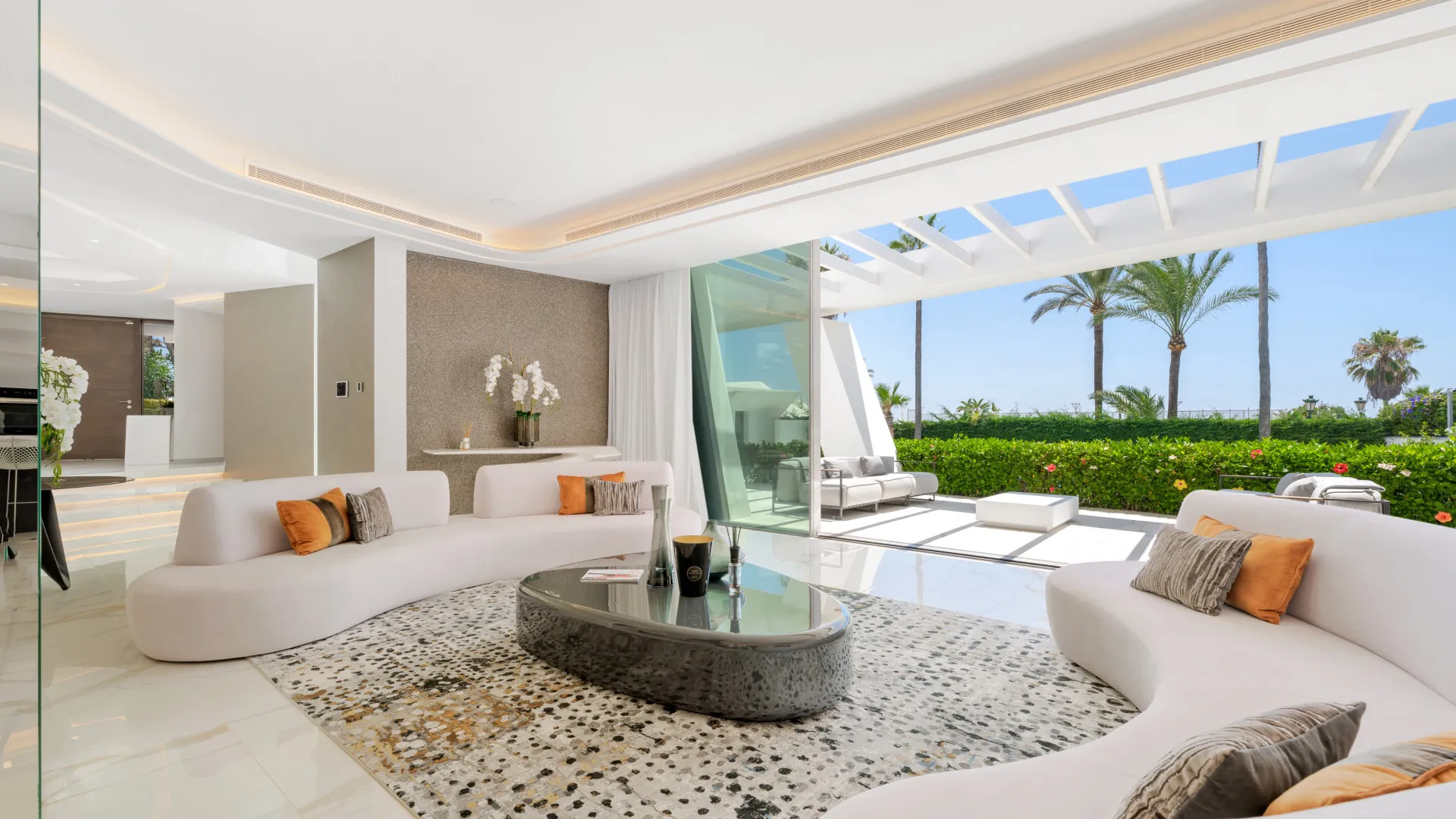 6 bedrooms villa in Los Monteros Playa for sale