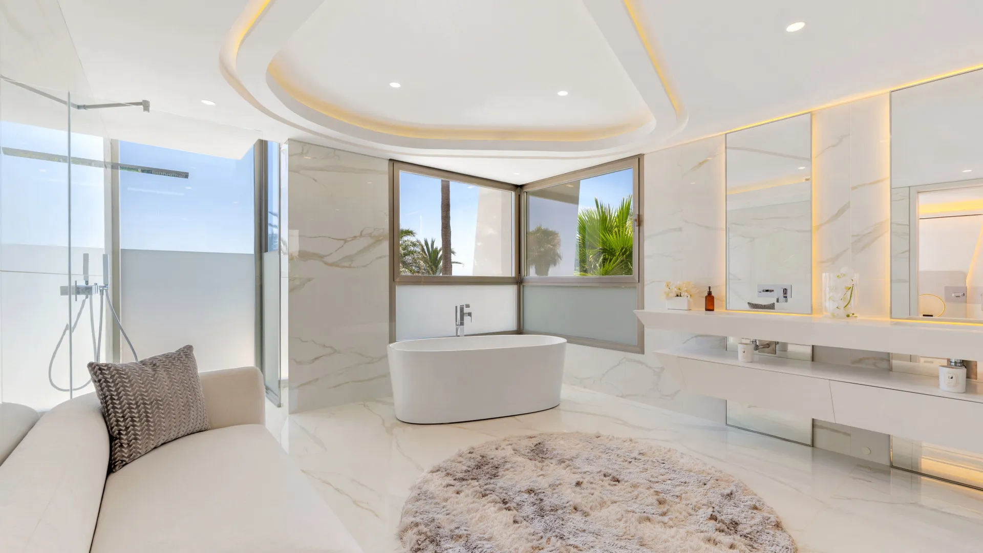 6 bedrooms villa in Los Monteros Playa for sale