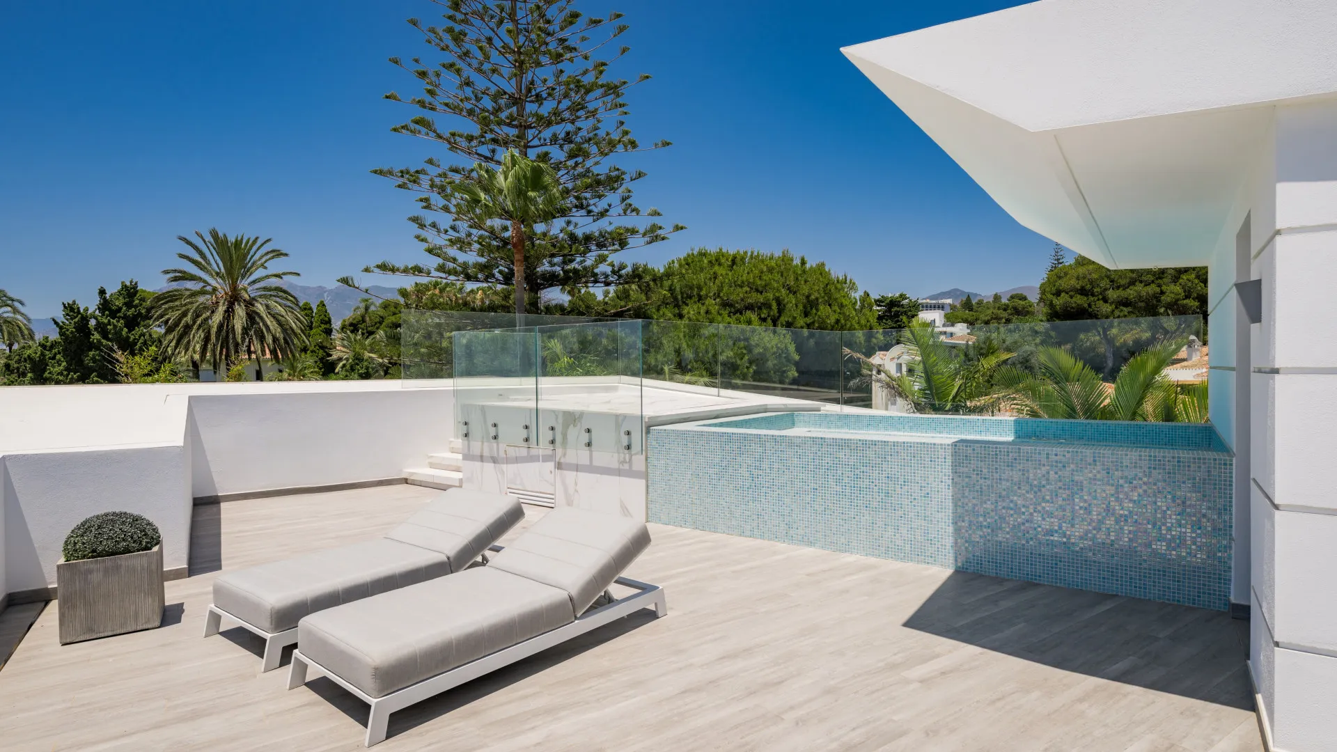 6 bedrooms villa in Los Monteros Playa for sale