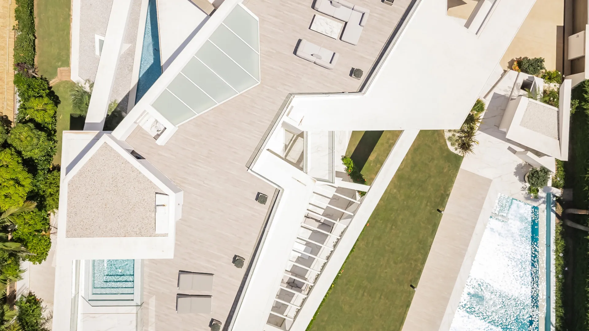 6 bedrooms villa in Los Monteros Playa for sale