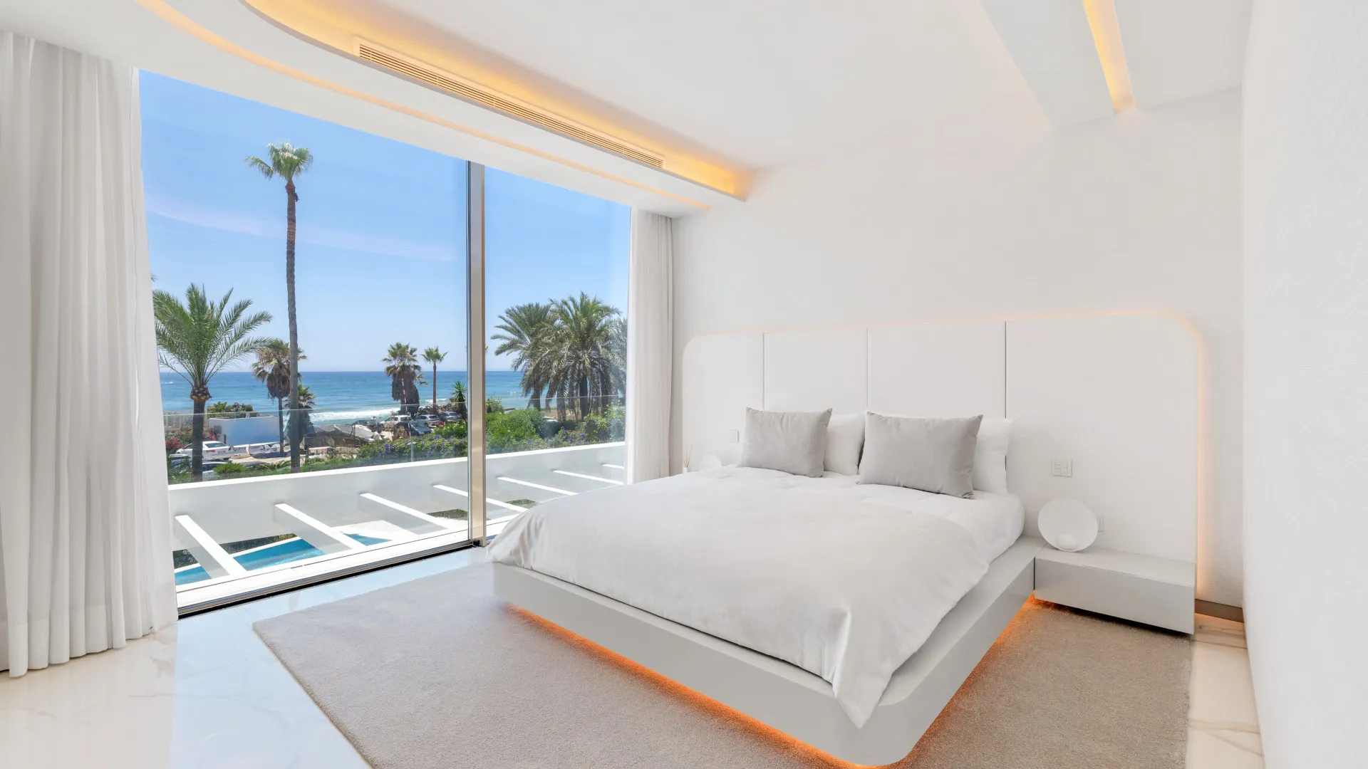 6 bedrooms villa in Los Monteros Playa for sale