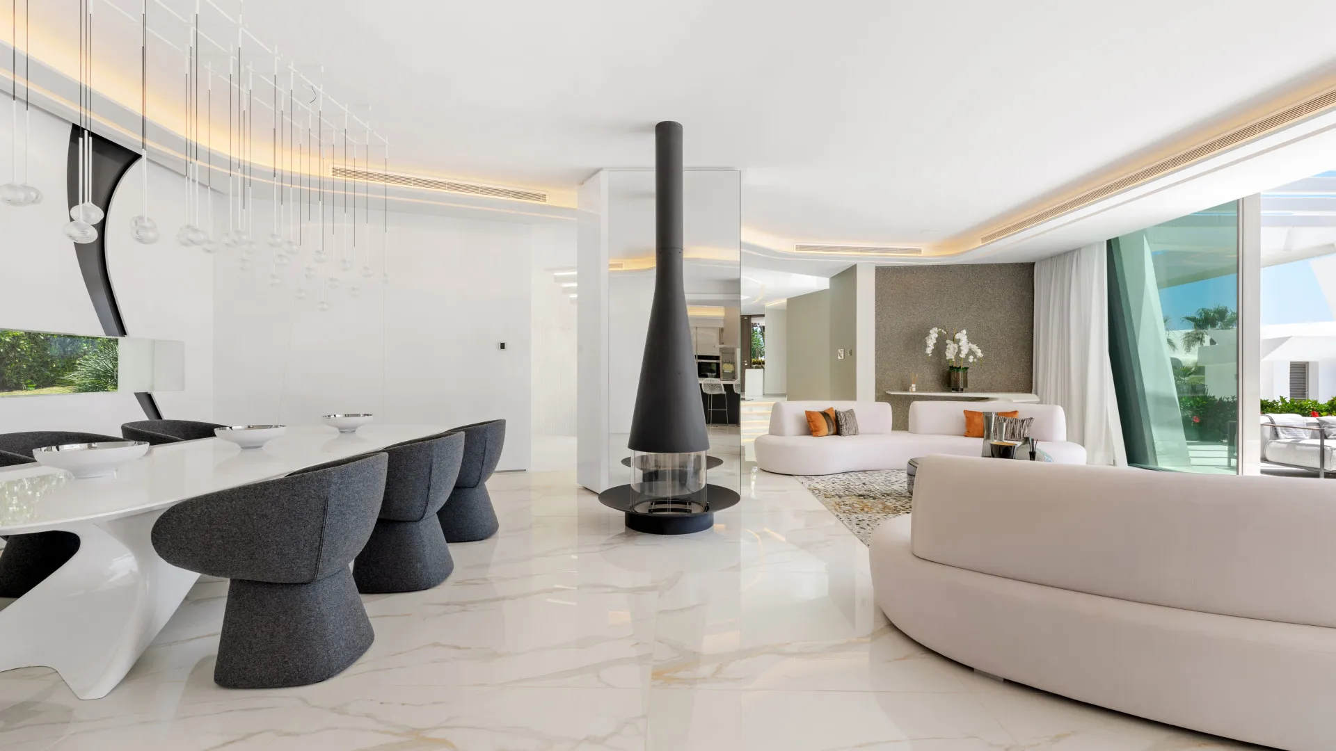 6 bedrooms villa in Los Monteros Playa for sale