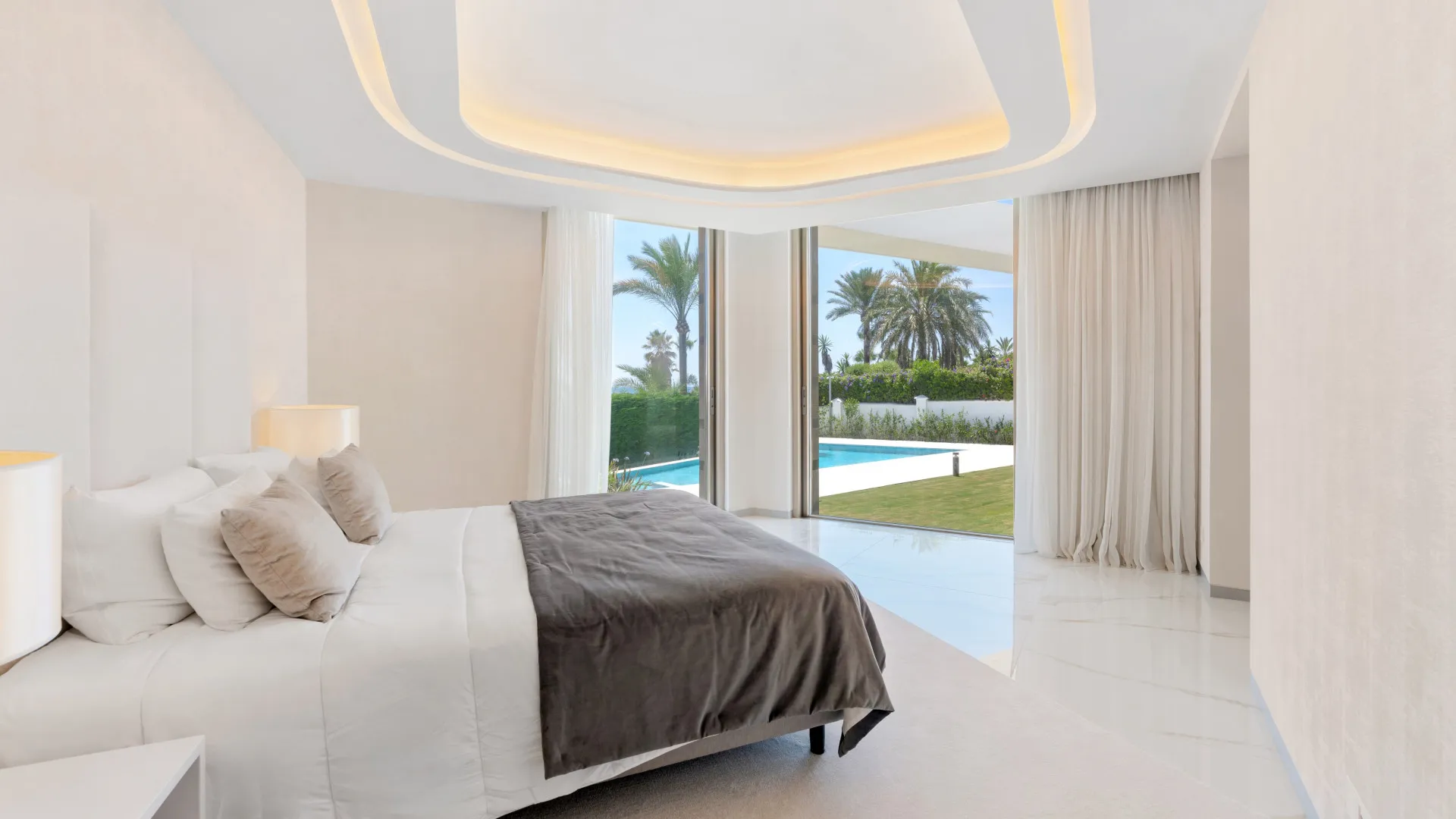 6 bedrooms villa in Los Monteros Playa for sale