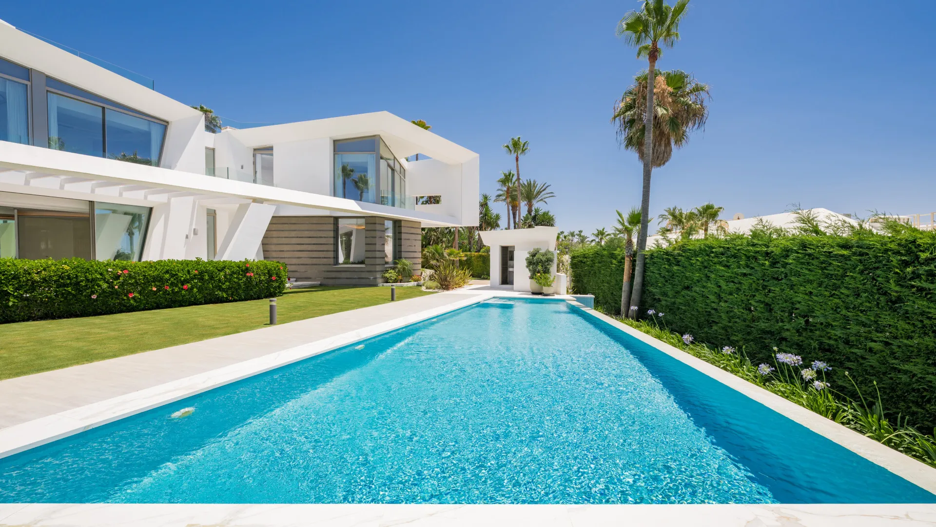 6 bedrooms villa in Los Monteros Playa for sale