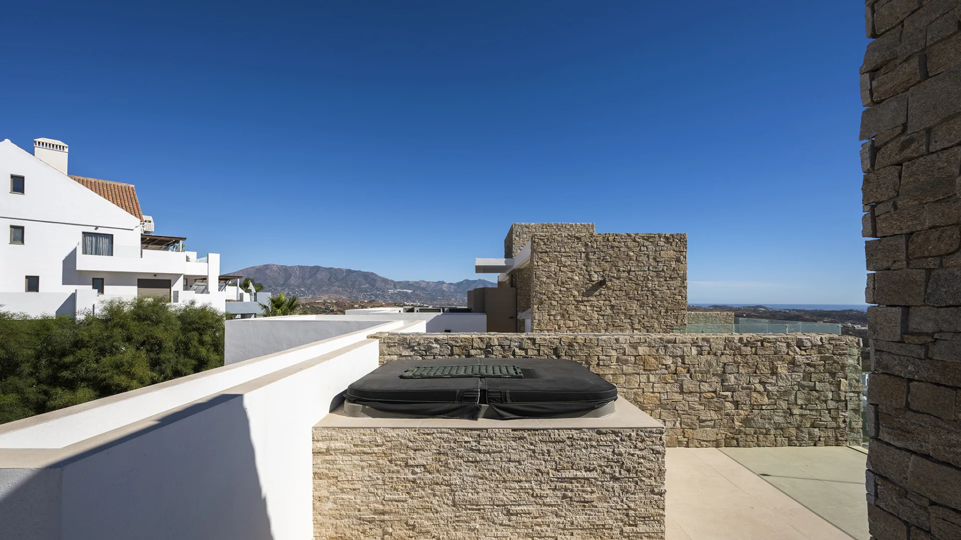 Se vende atico duplex con 2 dormitorios en Mijas Costa