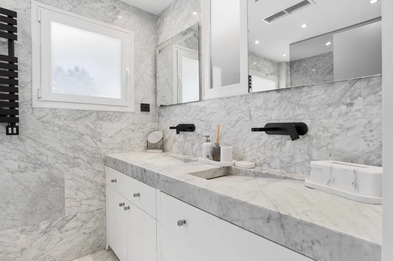 Villa en venta en Elviria