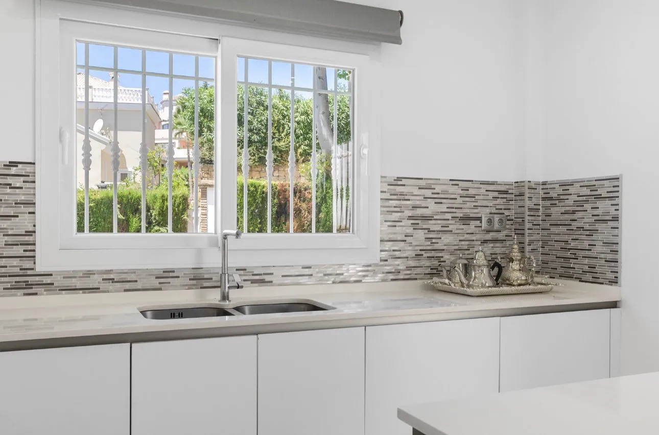 Villa en venta en Elviria