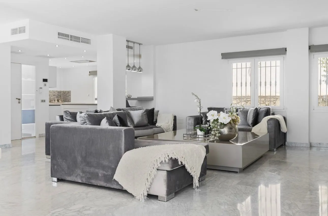 Villa en venta en Elviria