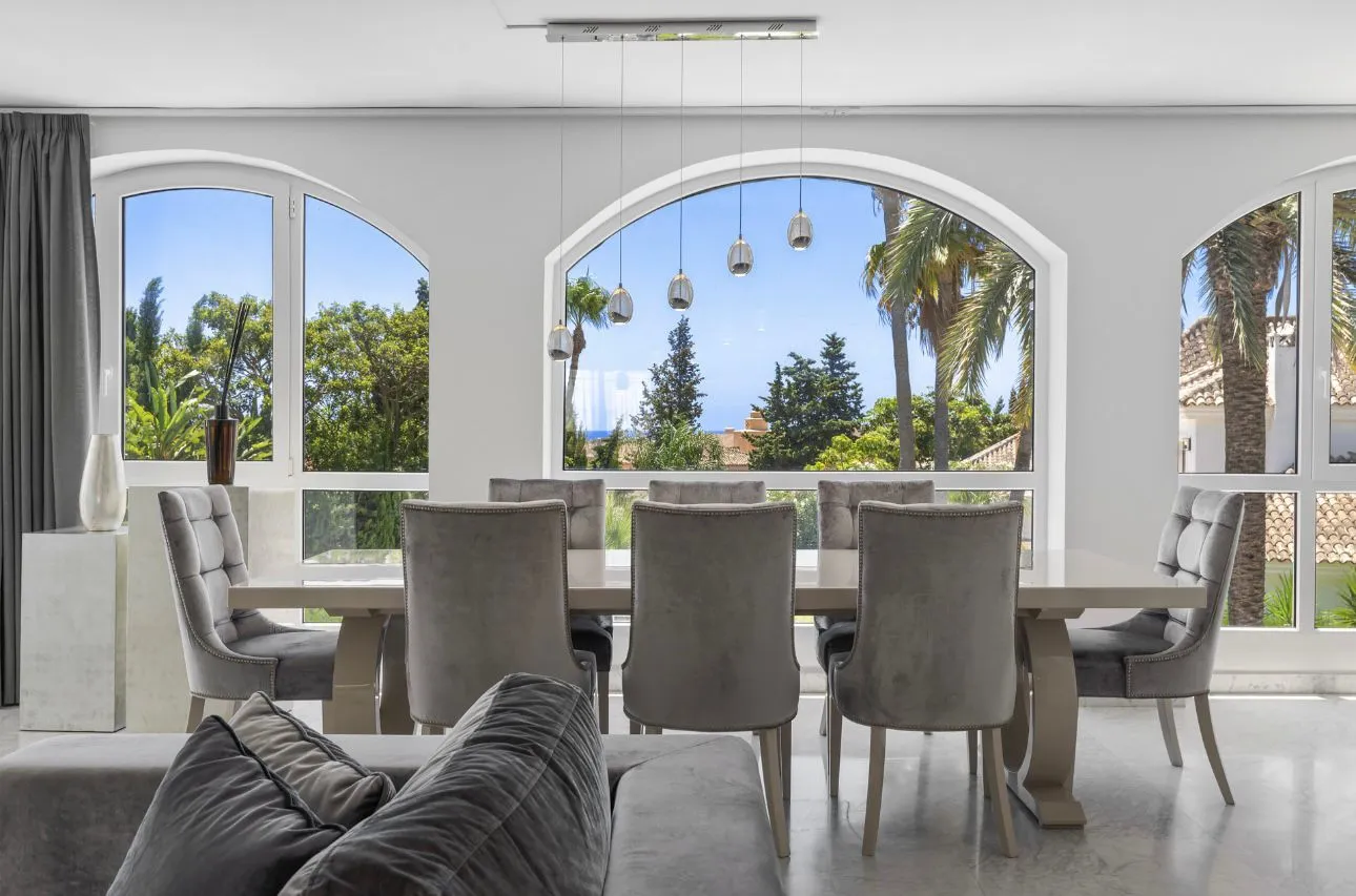 Villa en venta en Elviria