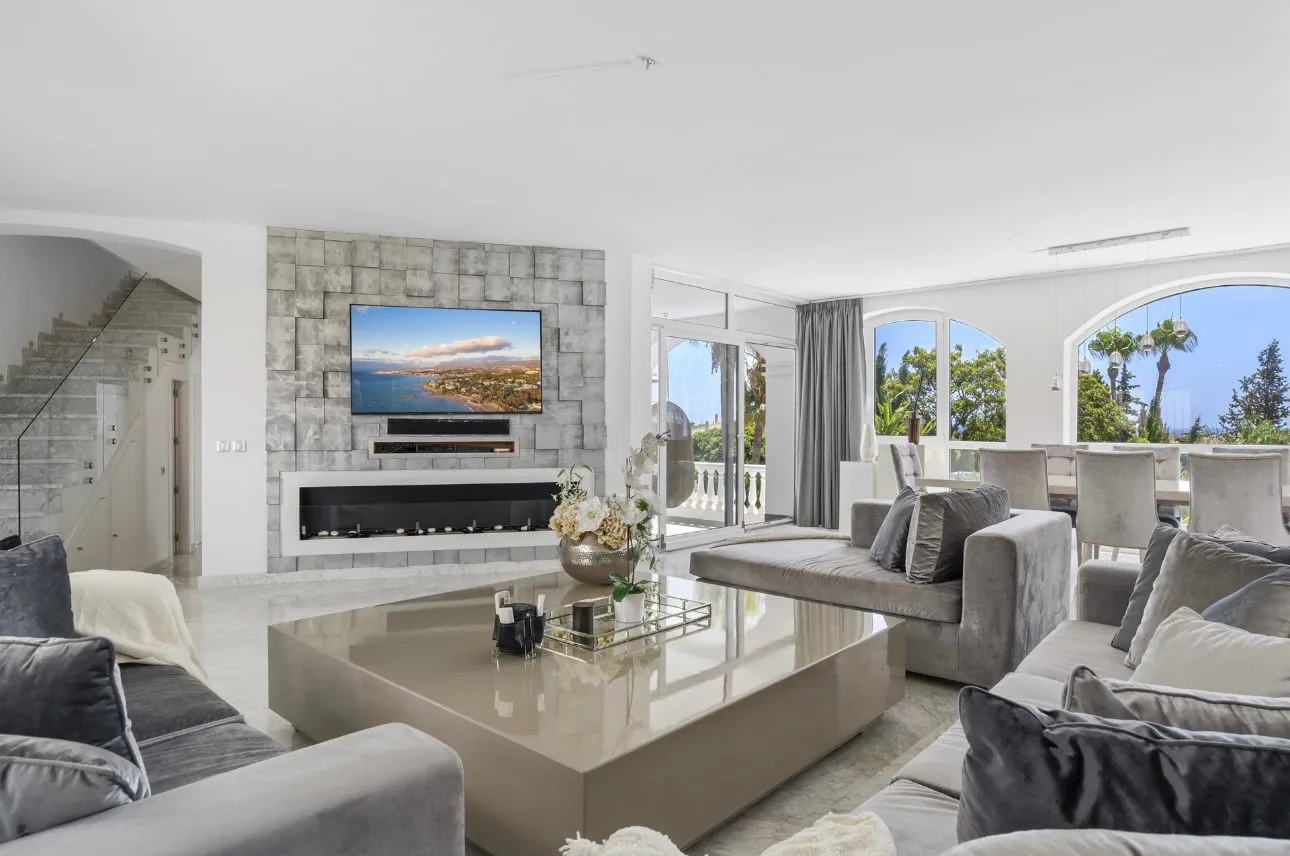 Villa en venta en Elviria