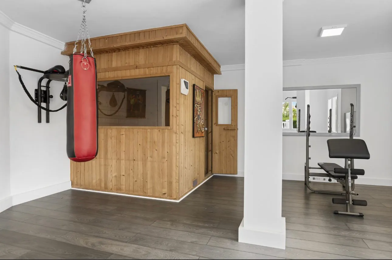 Villa en venta en Elviria